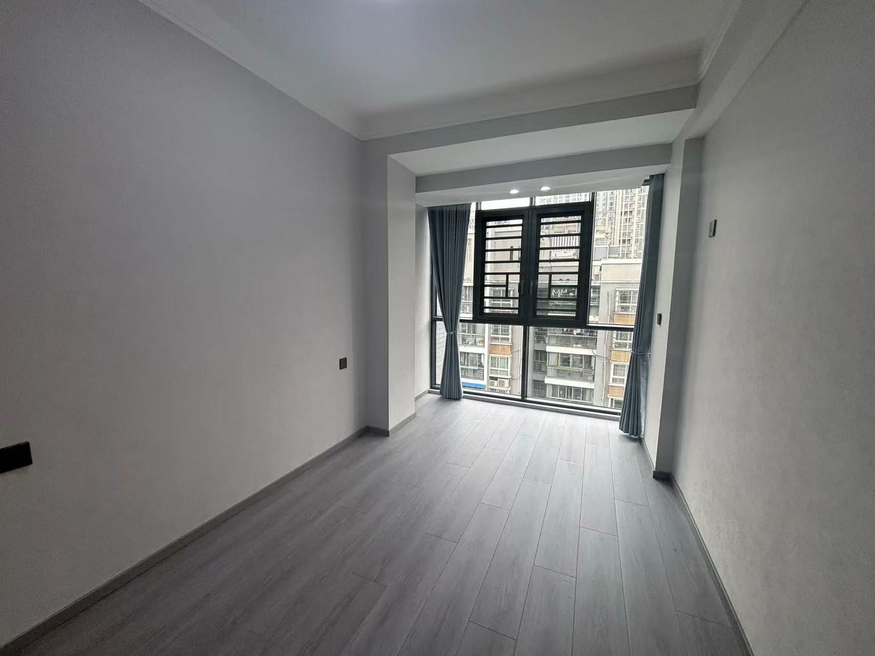 城南，元泰三中旁，汉江景苑，电梯小高层，精装三房，证满二