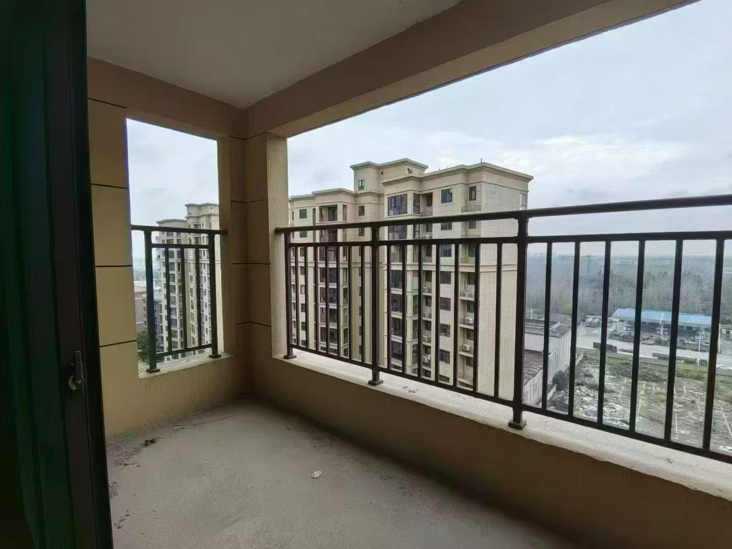 捡漏，城南，沔阳清华园，毛坯三房两卫，好楼层15楼，可小刀