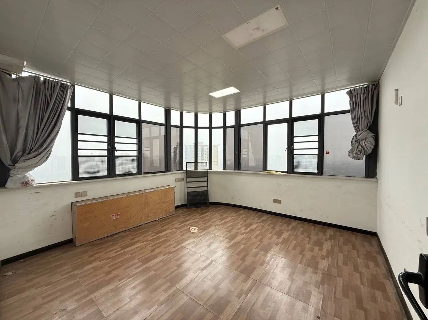 降价了，御台公馆，复式，精装七室+阳光房/露台，捡漏，诚心出售