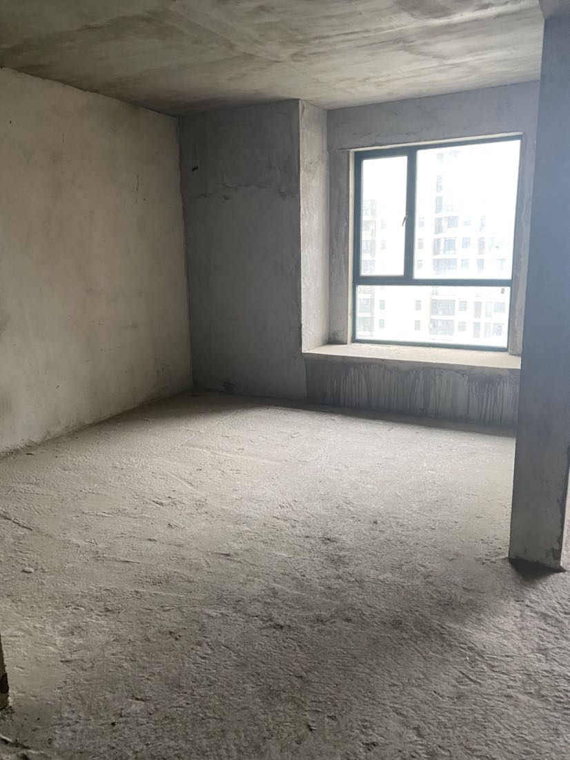 新城一號(hào)四期湖景房戶型好南北通透，周邊商圈成熟 樓層 附近