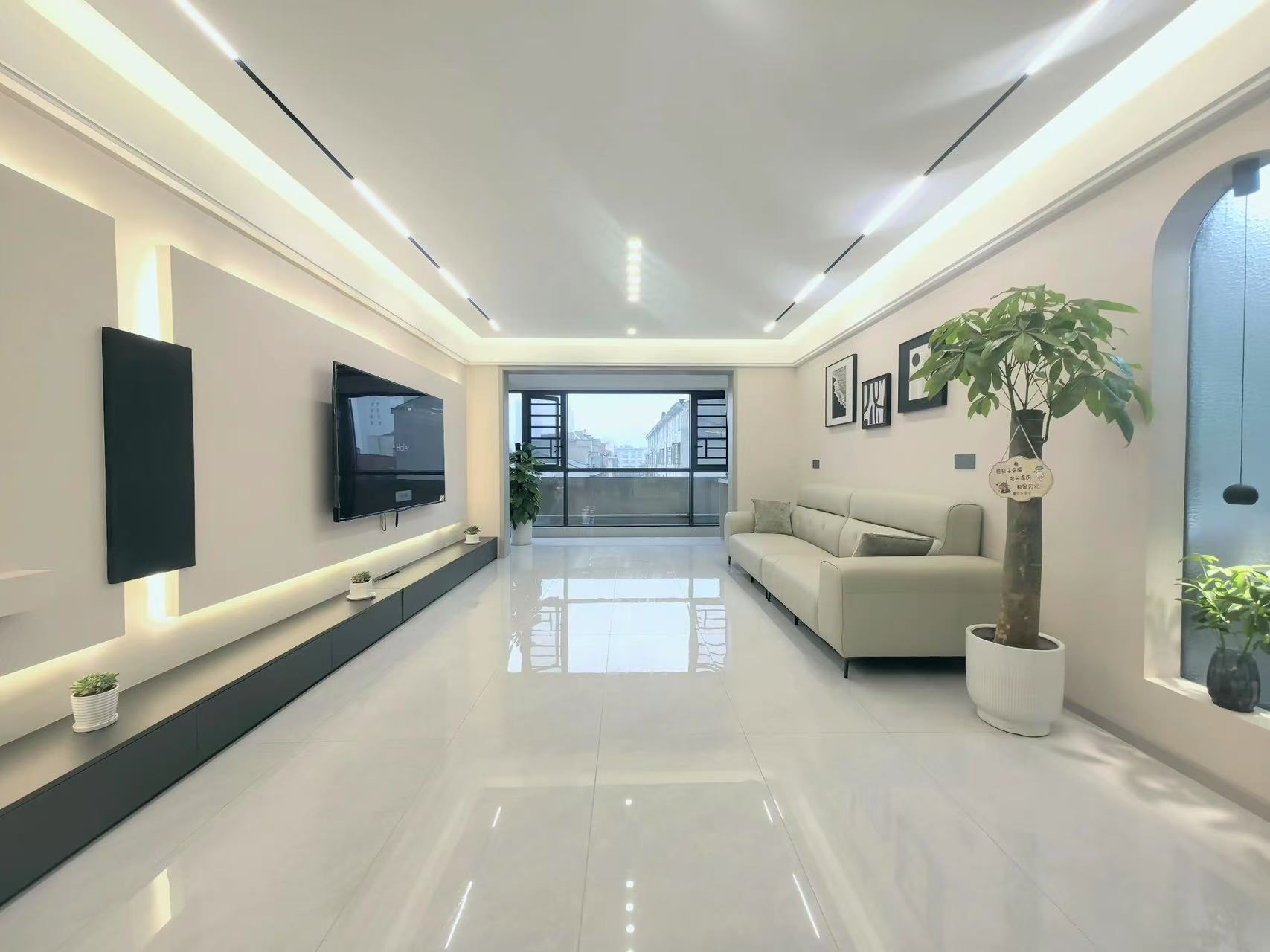 商城旁，三合鑫城，电梯精装3房两卫，全新装修，拎包入住，老证，