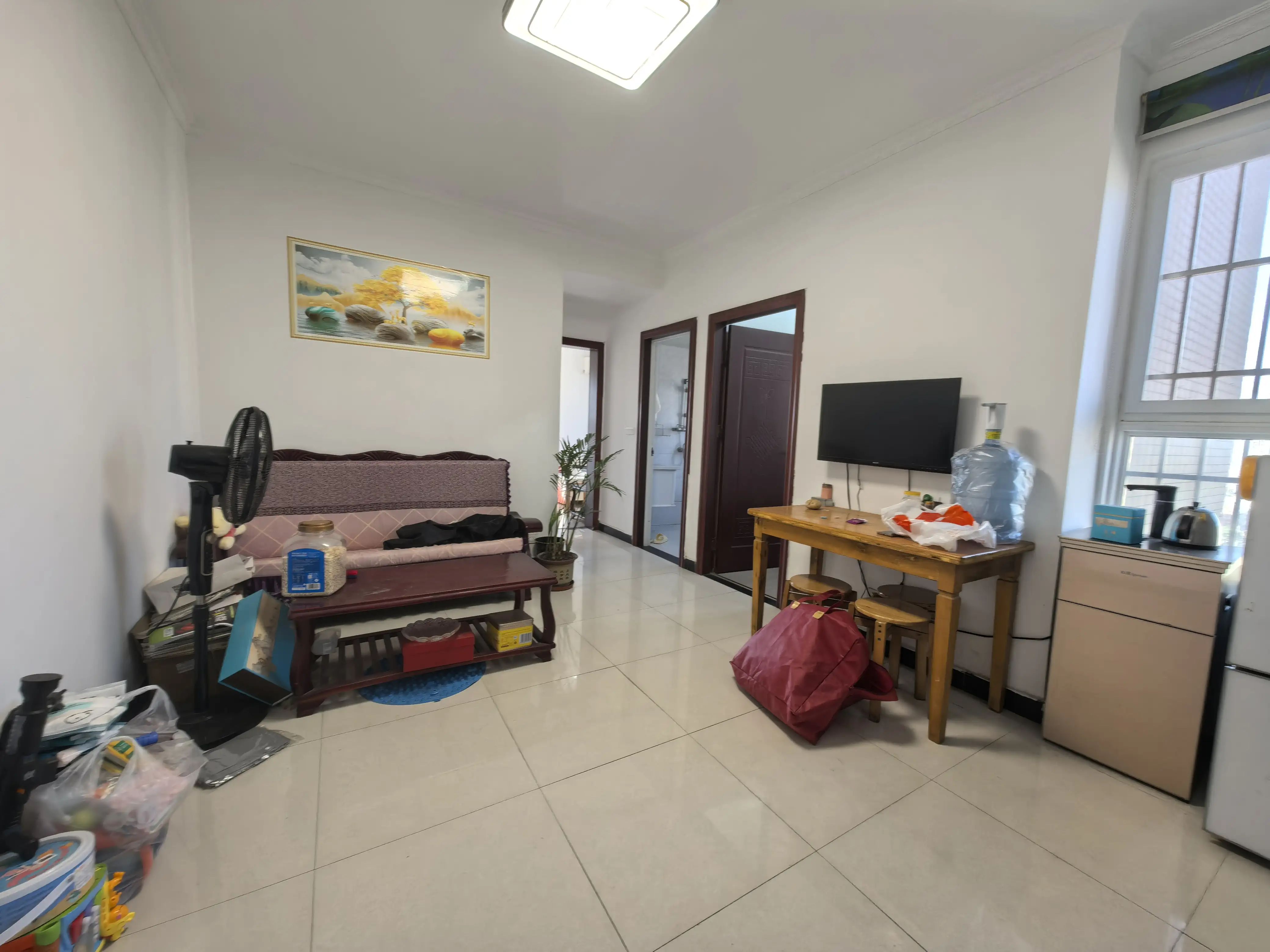 仙桃一中正对面，翰林公馆，边户，精装两房，老证，看中可谈 ，成色新，直接住