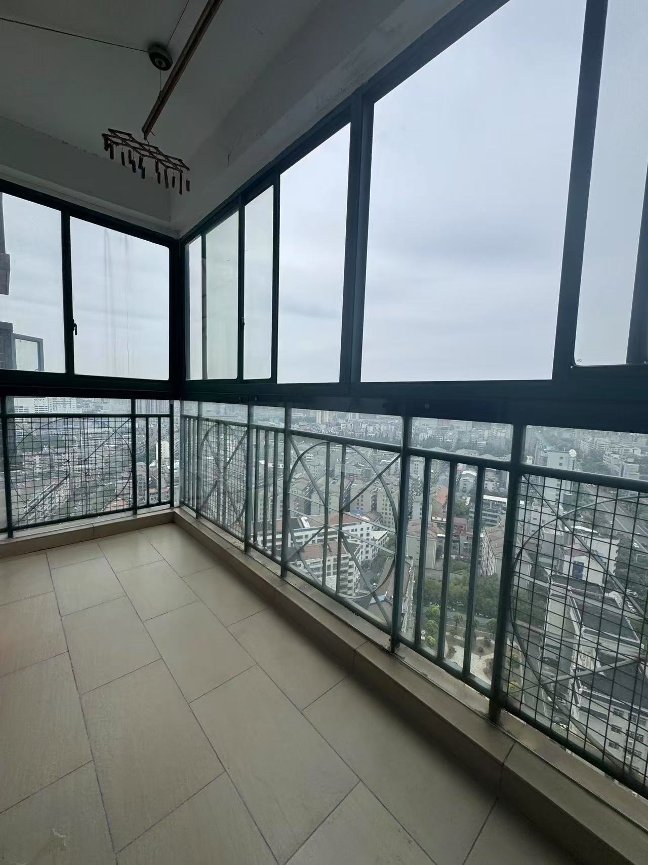 诚心出售，电梯房，单价3100，好楼层，速度来捡漏，精装三房