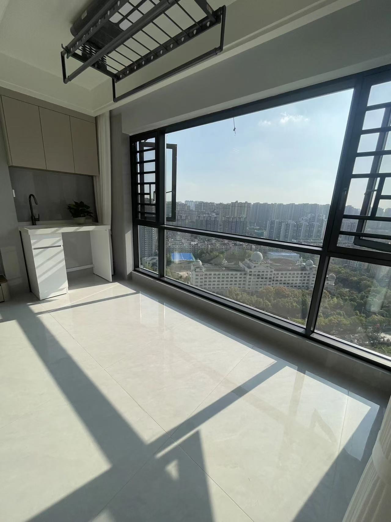 城南地段福星城3室2厅2卫精装修家具家电齐全优价出售！