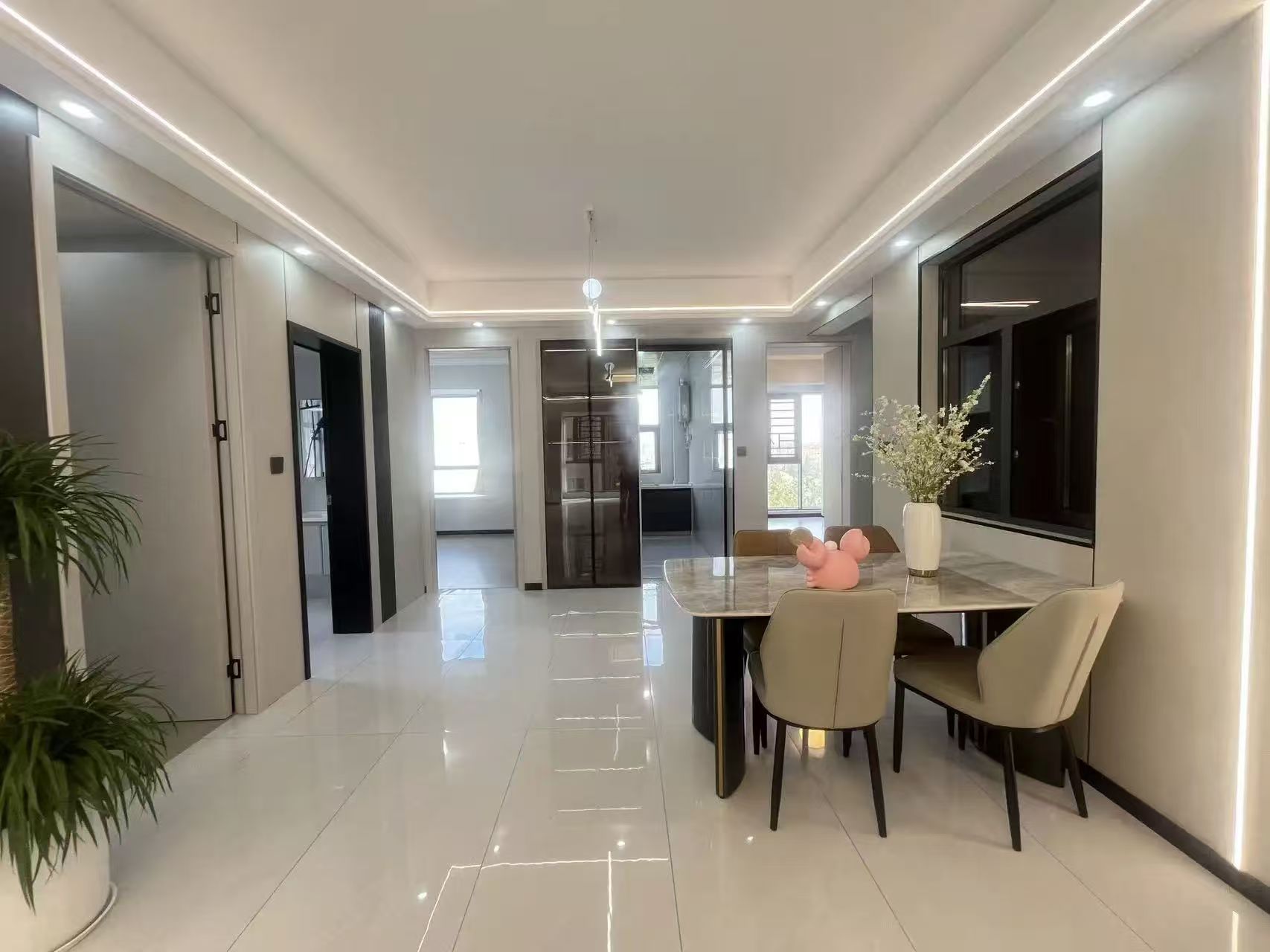 风和日丽三中旁，精装三房，边户，好楼层11楼，单价4字头，诚心出售