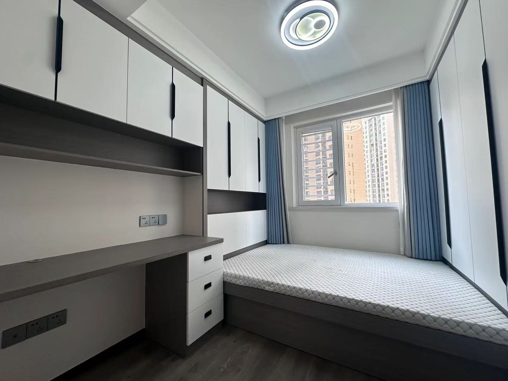 亏本出售，满庭春，边户，双阳台，精装大三房，基本未住，证满二，中间楼层