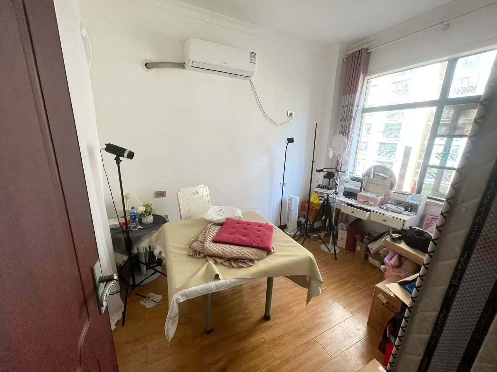 捡漏，城南，新城壹号，小高层，精装4房，好楼层，单价4100