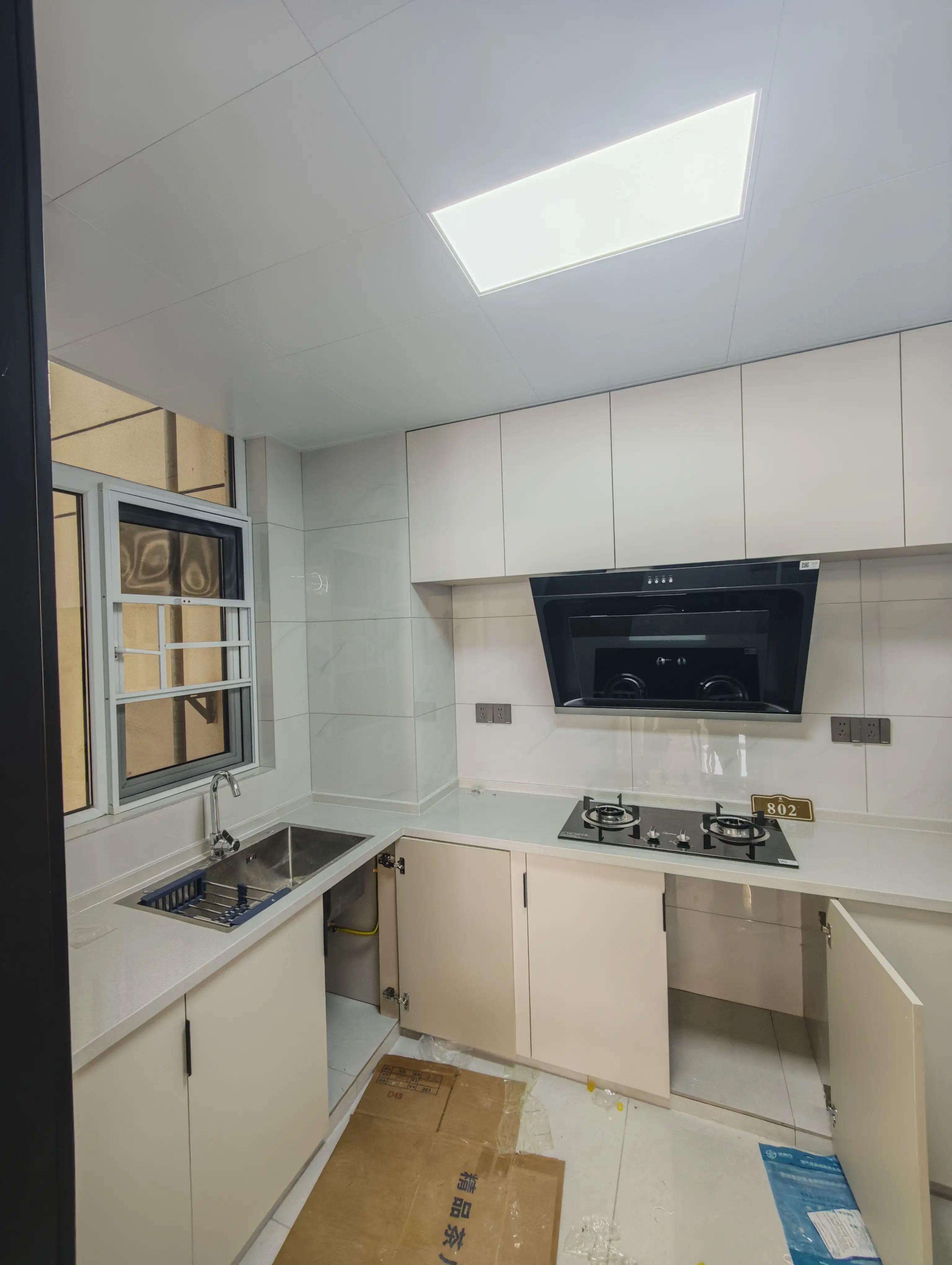 降价了，捡漏，风和日丽，精装三房两卫，单价5千精装，好楼层，阳台外就是三中