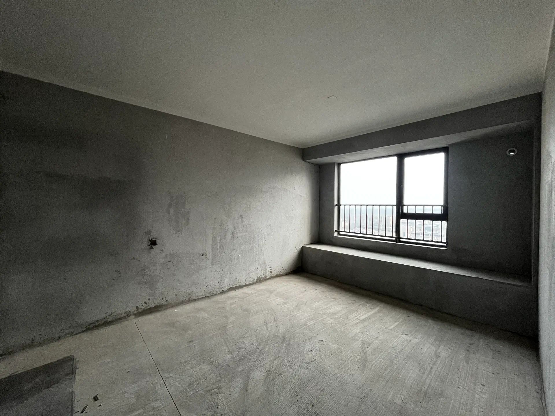 捡漏，吾悦广场，送车位的现房，好楼层，诚心出售