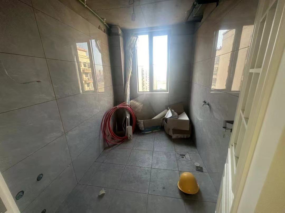 捡漏，城南，荣怀1梯1户，精装4房，小高层，证满二