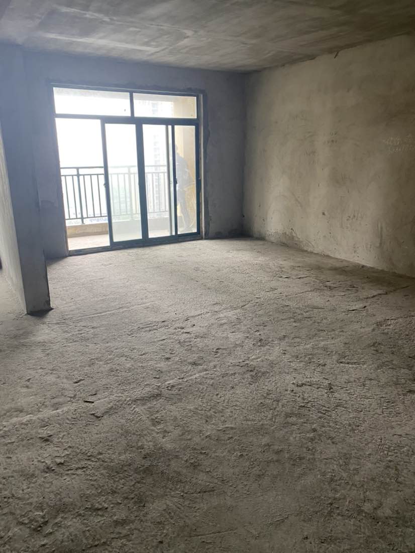 新城一號(hào)四期湖景房戶型好南北通透，周邊商圈成熟 樓層 附近