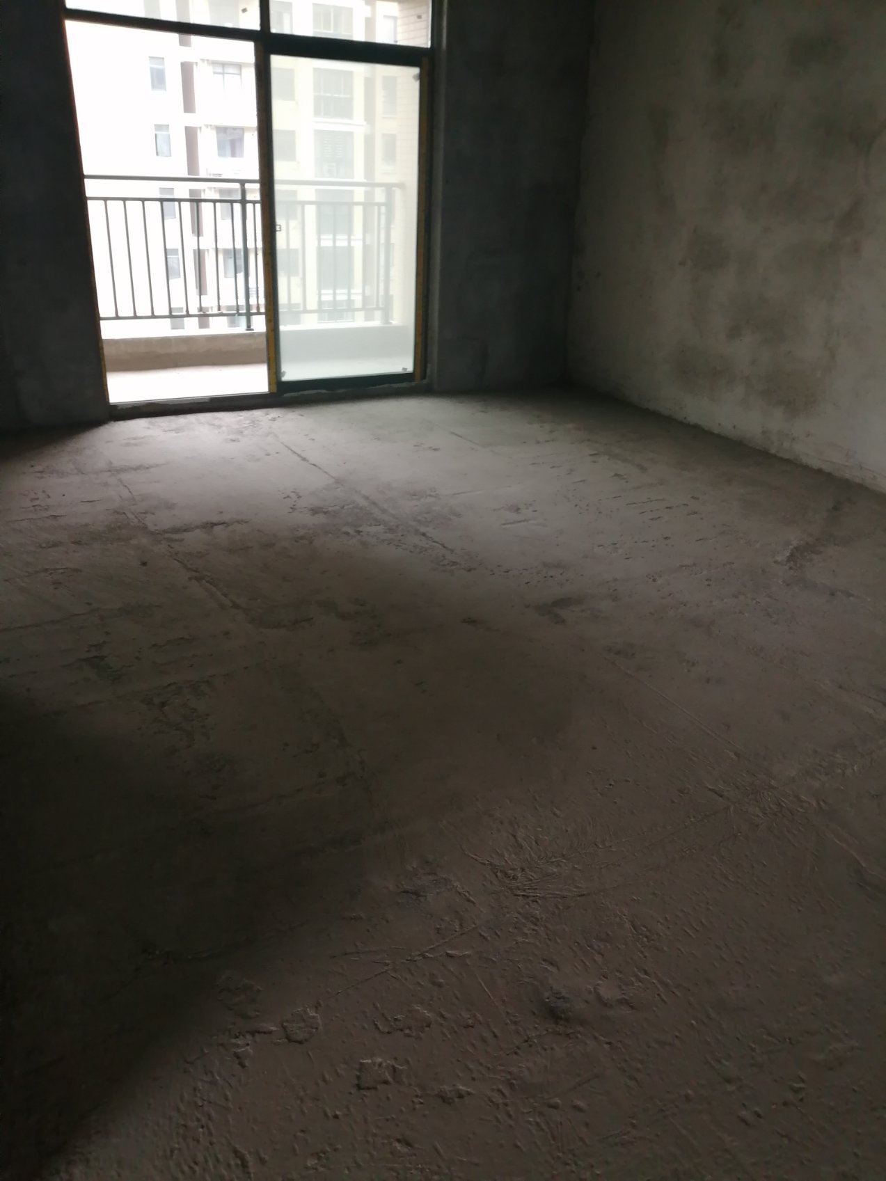 新城一號二期毛坯邊戶，南北通透，證滿二