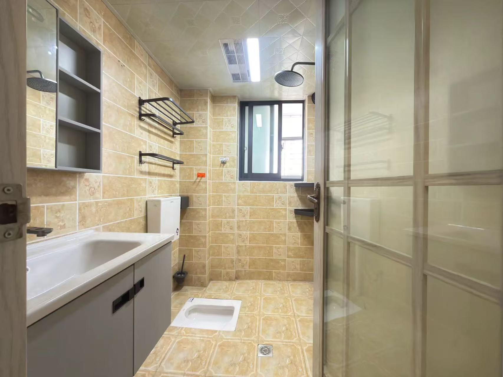 捡漏，城南，福星城，精装大三房，电梯8楼，拎包入住，南北双阳台，满二