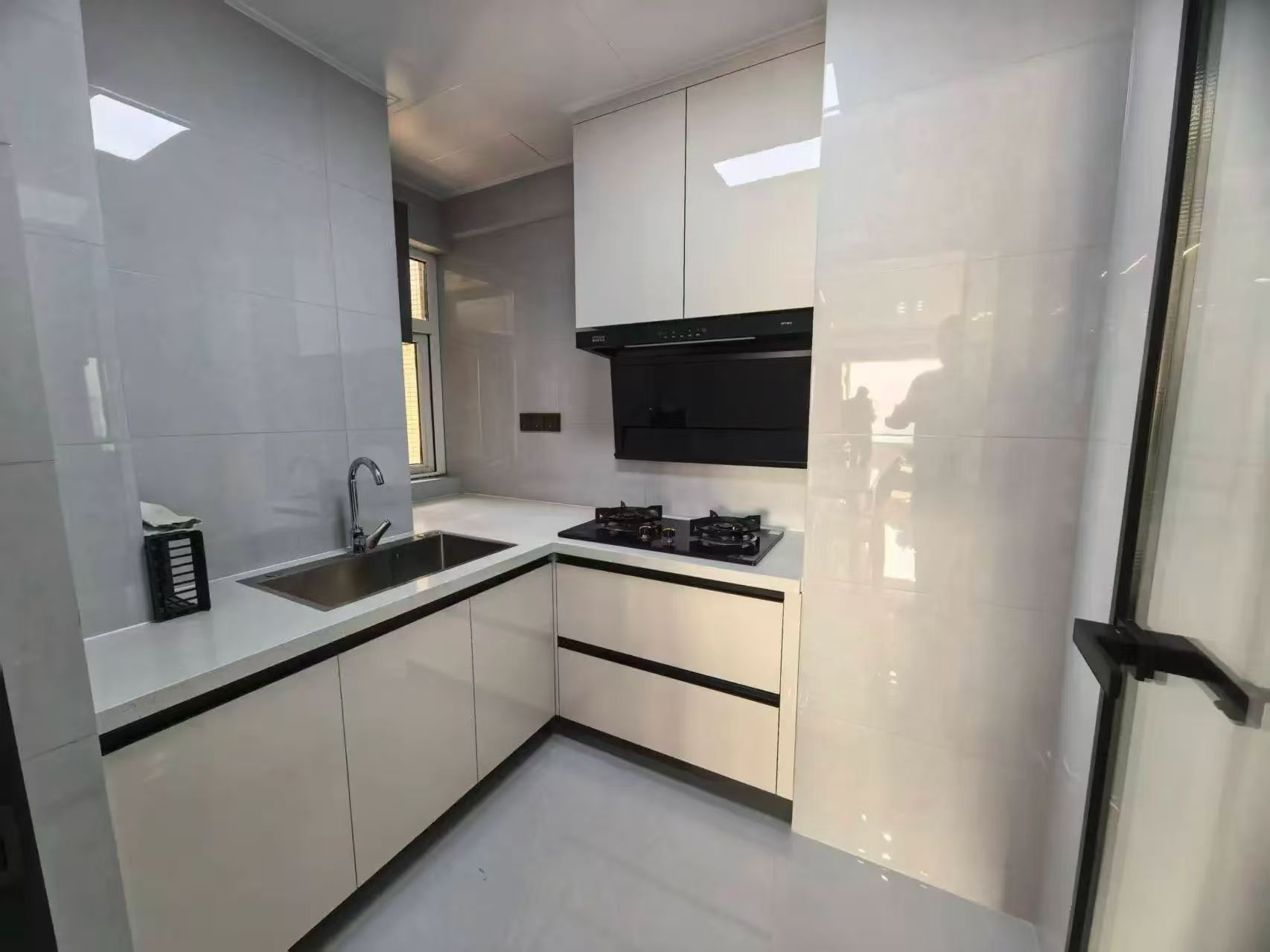 降价了，城南,沔街旁,电梯好楼层,全新精装三房二卫,证满二,单价4700