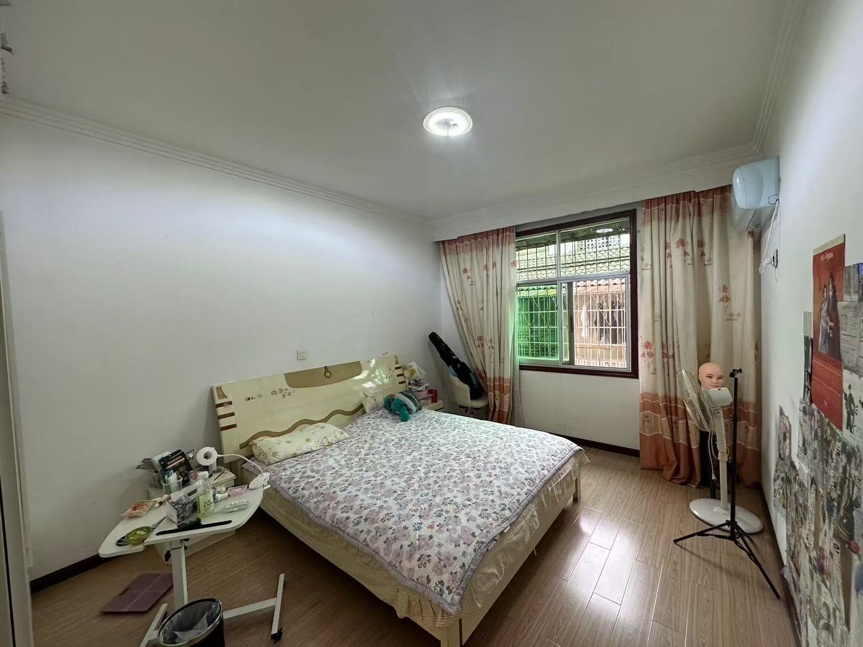 30w以内，步梯3楼，成色很新，精装三房，价格可谈