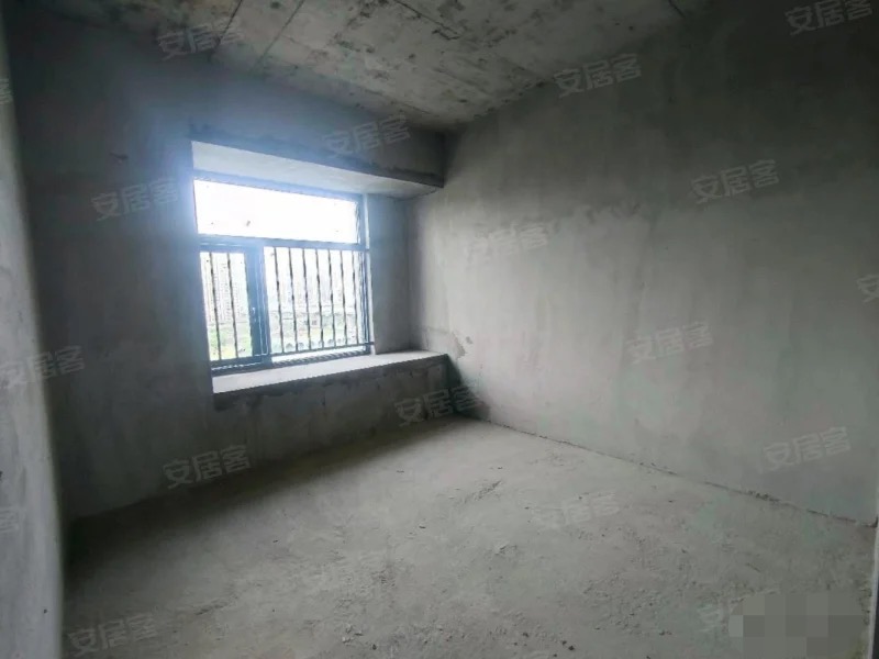 藍(lán)天新城，人車分流，8樓，三房?jī)尚l(wèi)，純東邊戶。南北雙陽(yáng)臺(tái)，