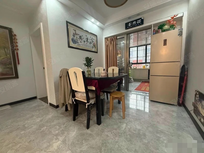 429，城南，紫金城，精装两房，电梯六楼，拎包入住，诚心出售