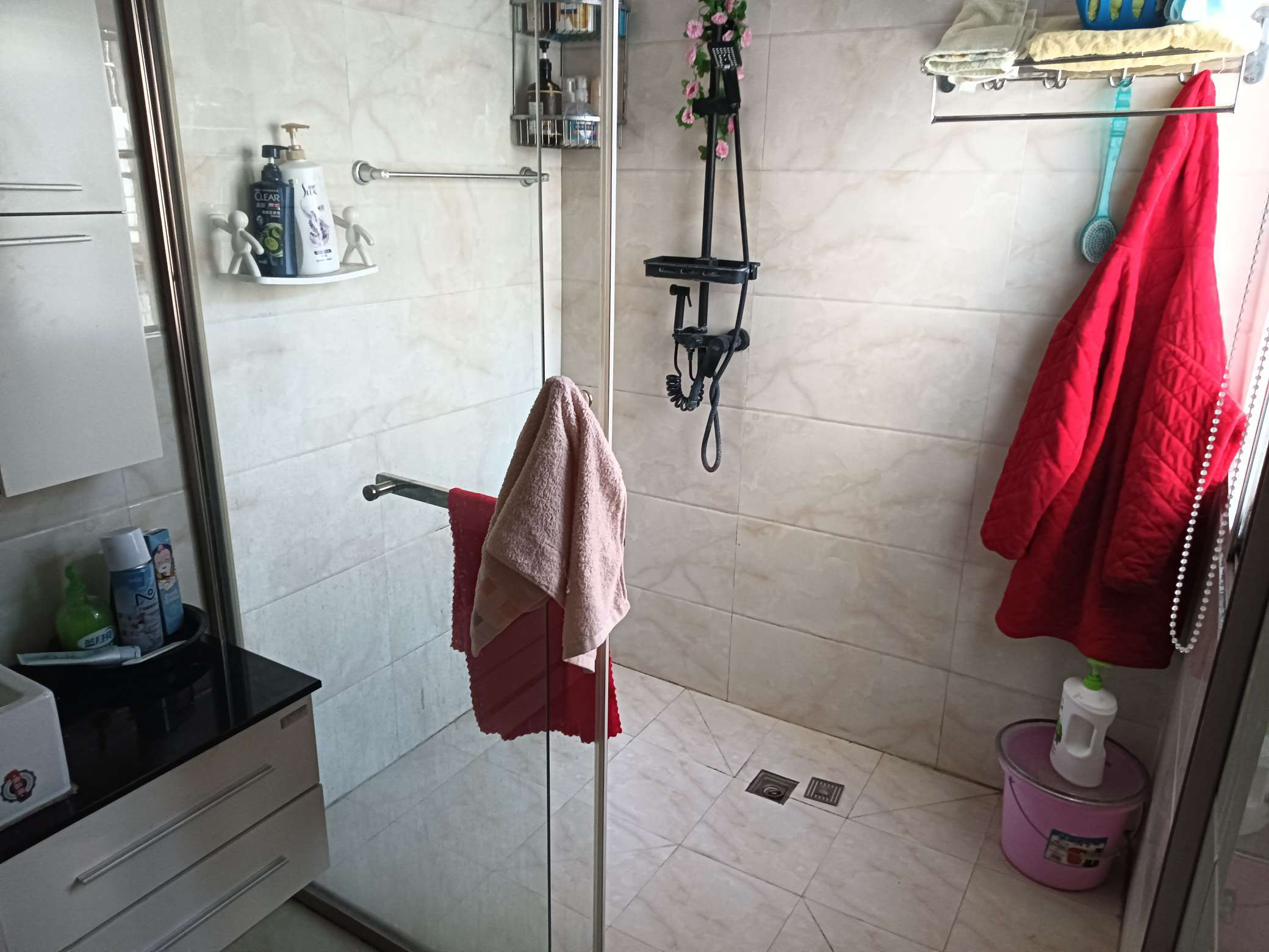 沙嘴財政局宿舍3室2廳精裝修拎包即住小區(qū)有大院子停車特別方便！
