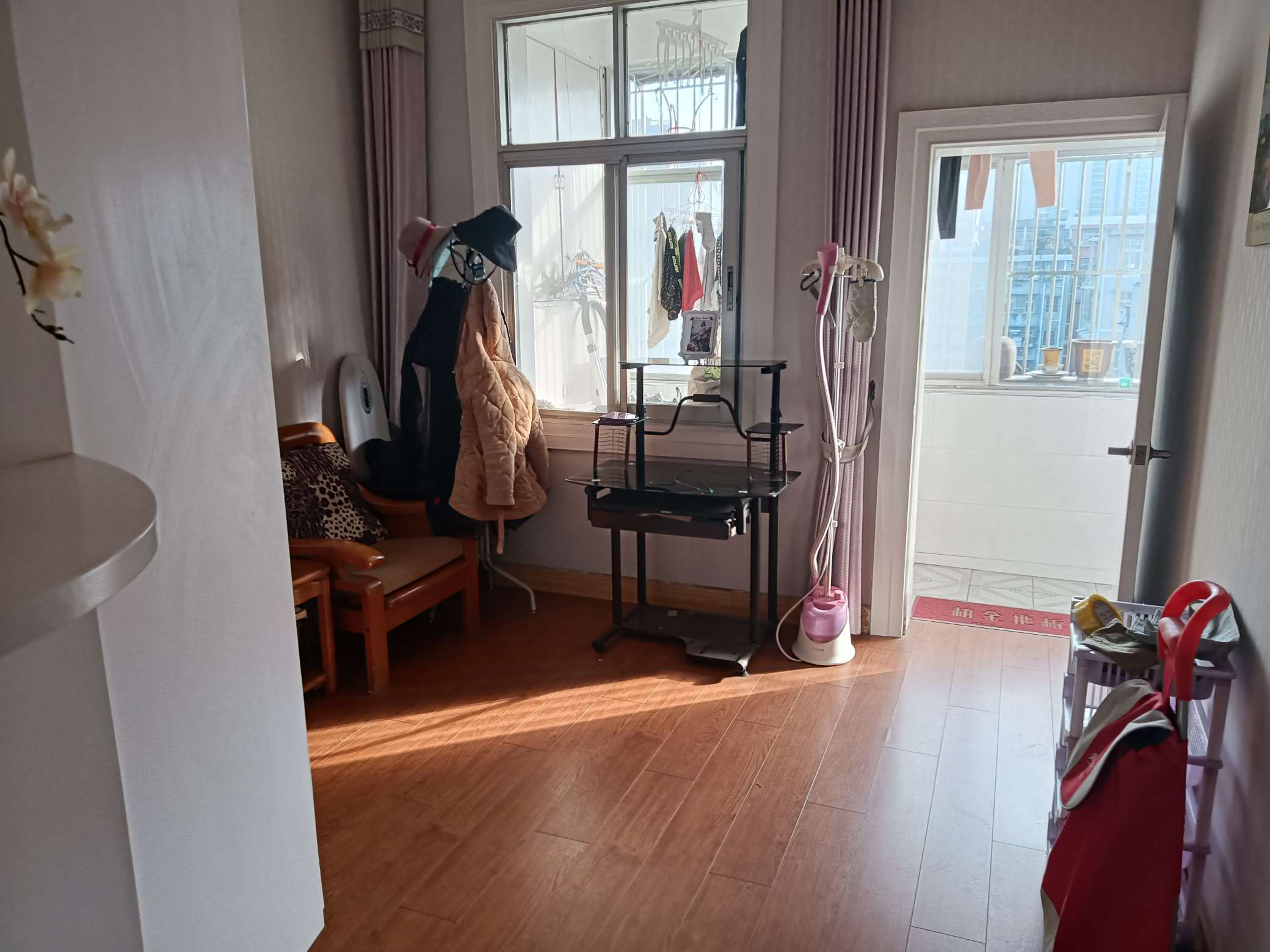 沙嘴財政局宿舍3室2廳精裝修拎包即住小區(qū)有大院子停車特別方便！