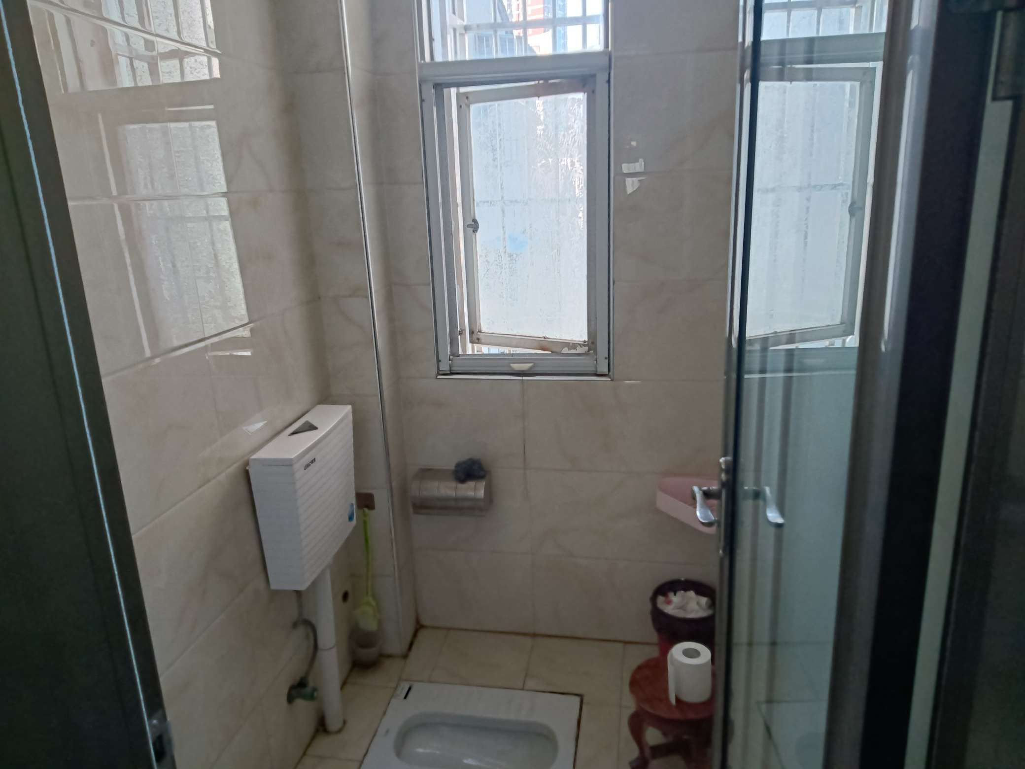 沙嘴財政局宿舍3室2廳精裝修拎包即住小區(qū)有大院子停車特別方便！