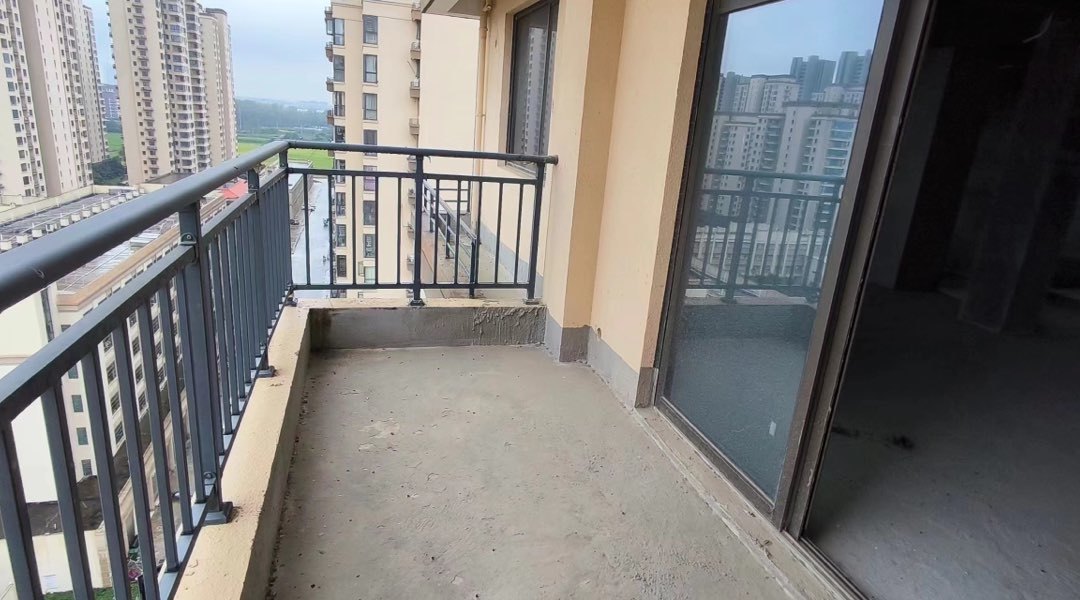 荣怀及第世家3室2厅2卫全新毛坯房南北通透前后双阳台5300元优价出售