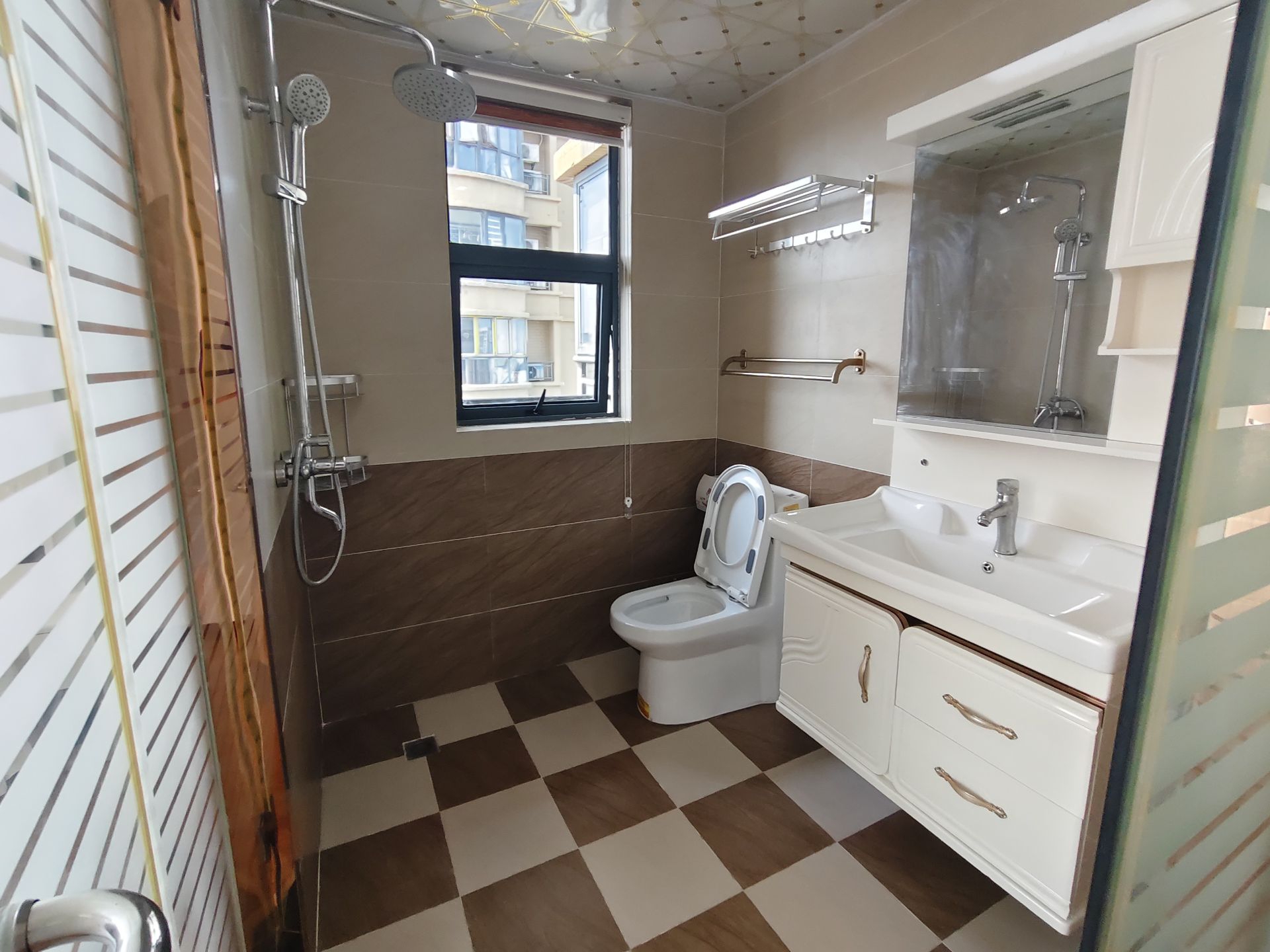 御台公馆.电梯边户.精装三房.看房有钥匙.