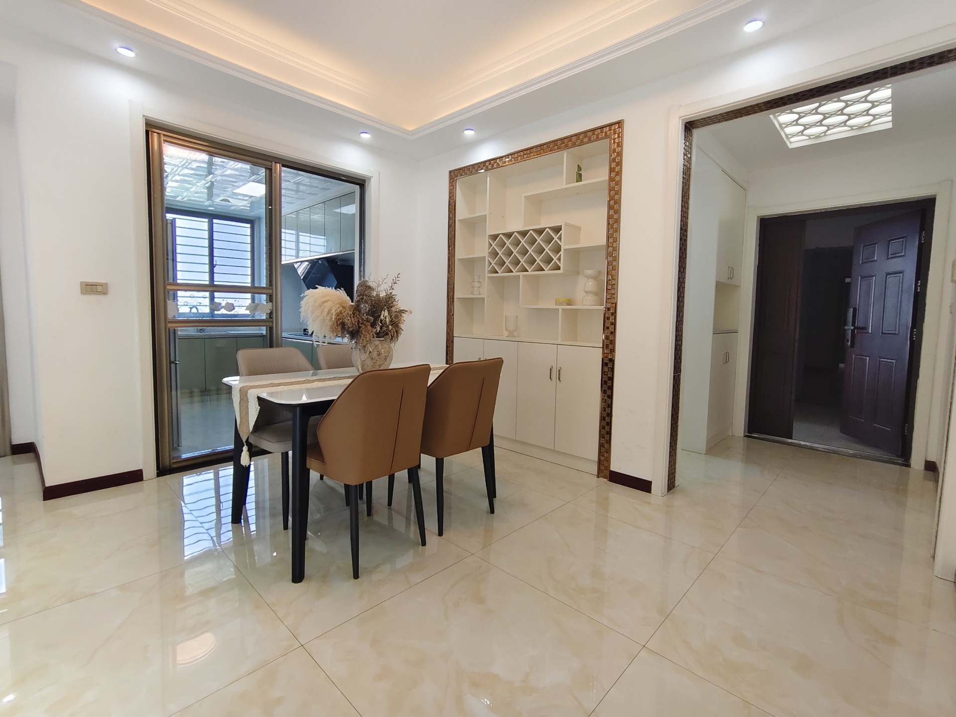 御台公馆.电梯边户.精装三房.看房有钥匙.