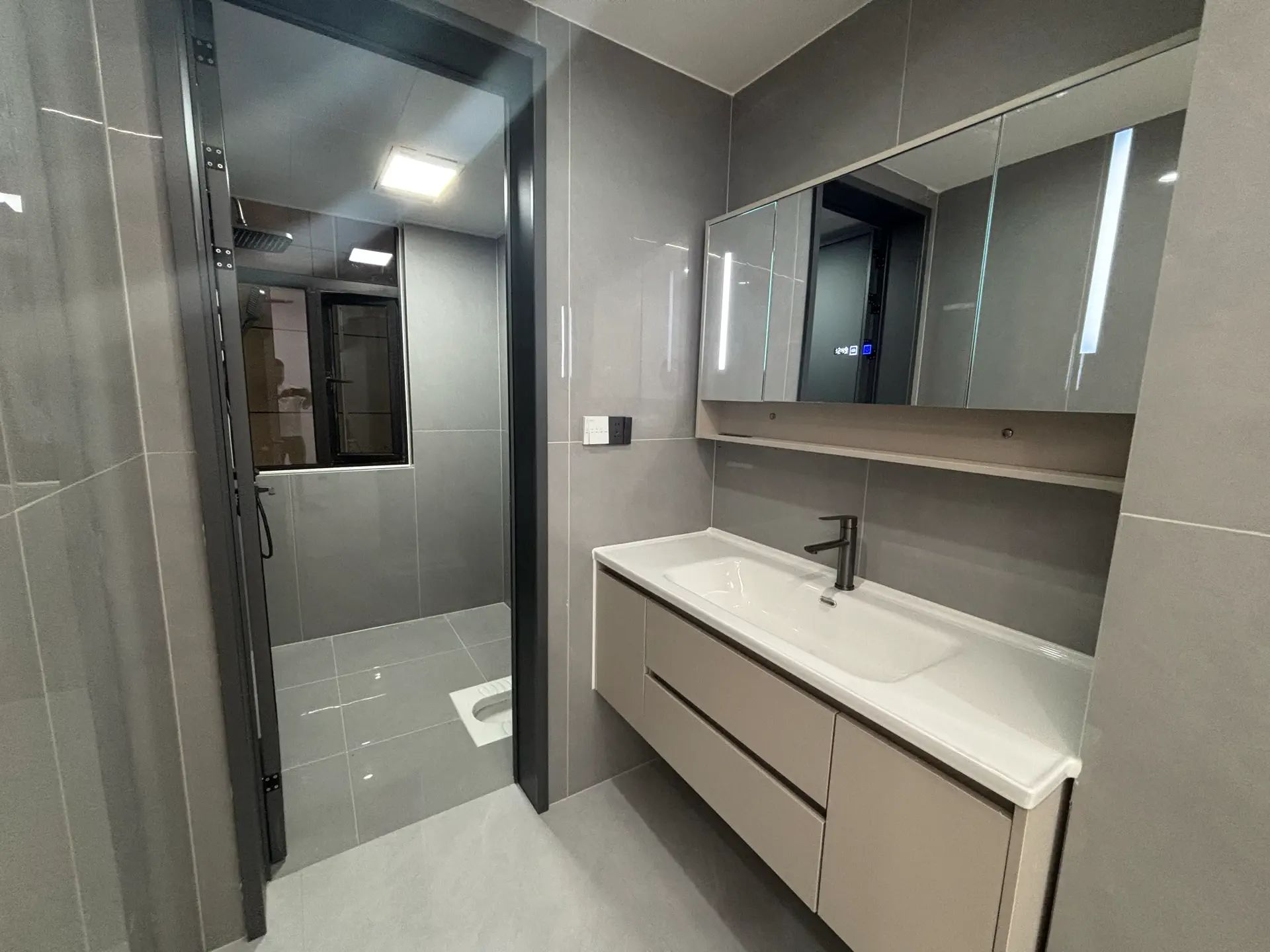 城南御湖世家3室2厅2卫精装修适合年底准备结婚的家庭！