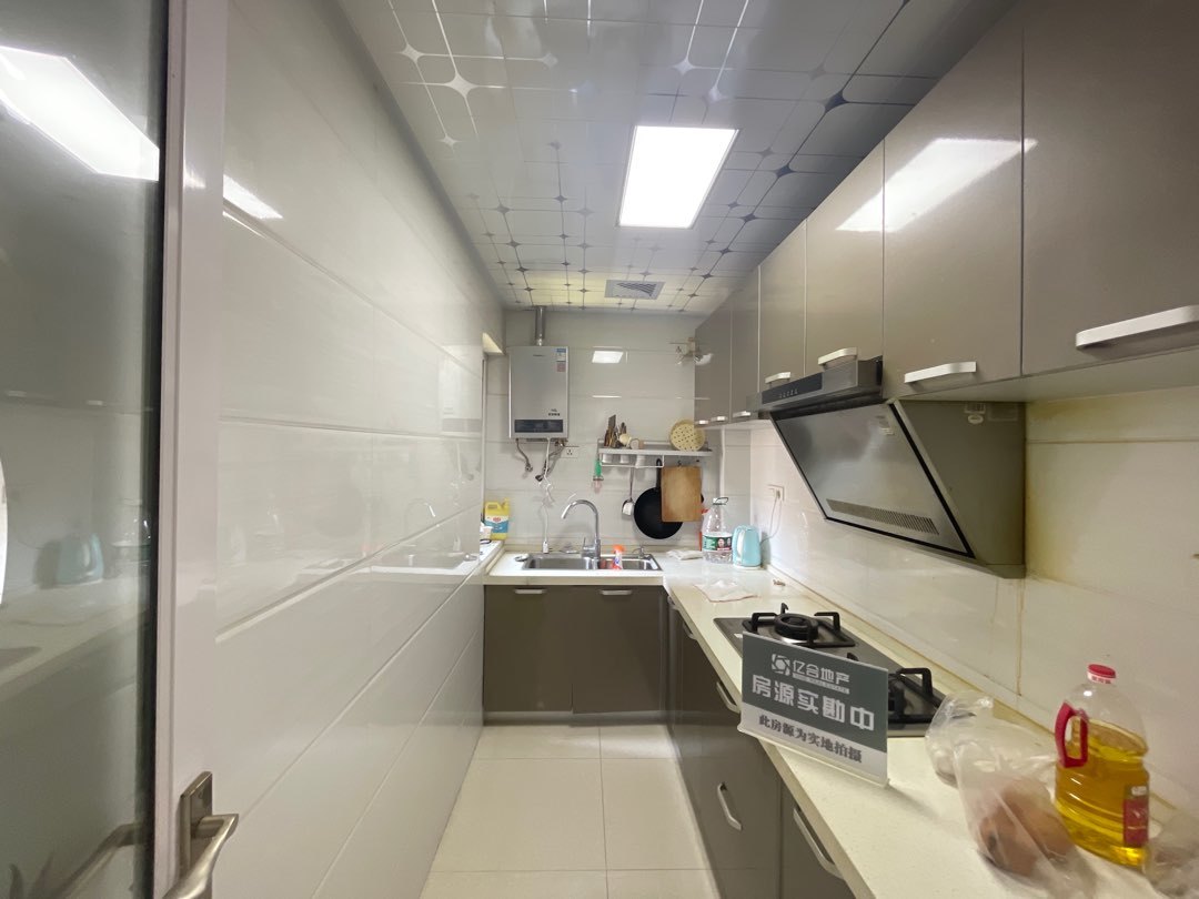 漫城林语3室2厅1卫精装修保养完好优价出售！