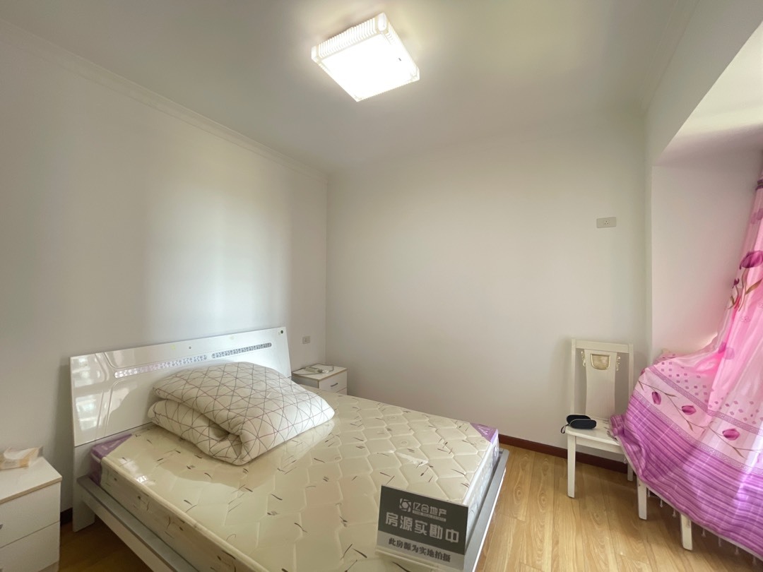 漫城林语3室2厅1卫精装修保养完好优价出售！