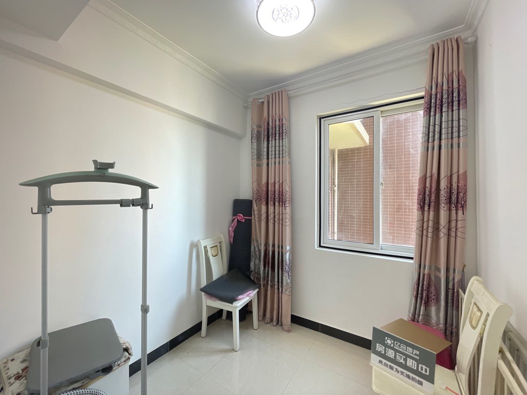 漫城林语3室2厅1卫精装修保养完好优价出售！