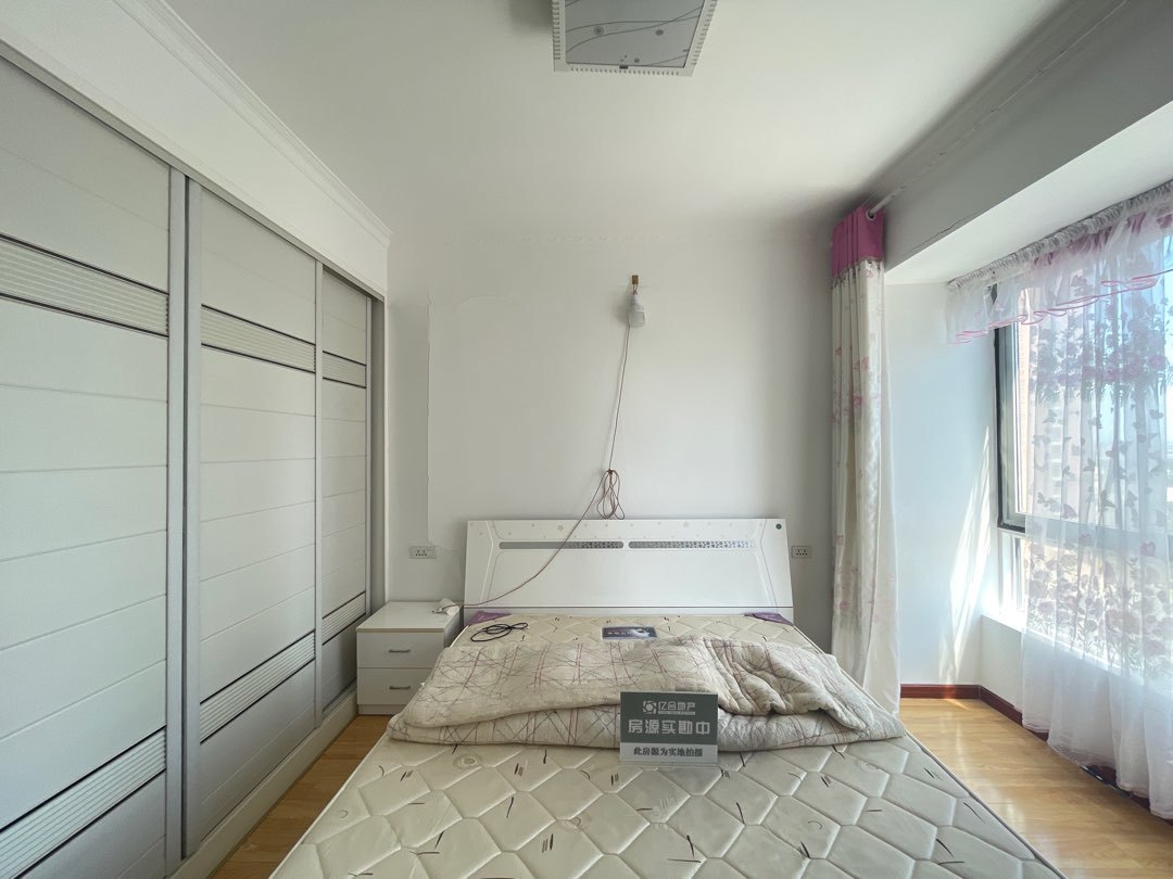 漫城林语3室2厅1卫精装修保养完好优价出售！