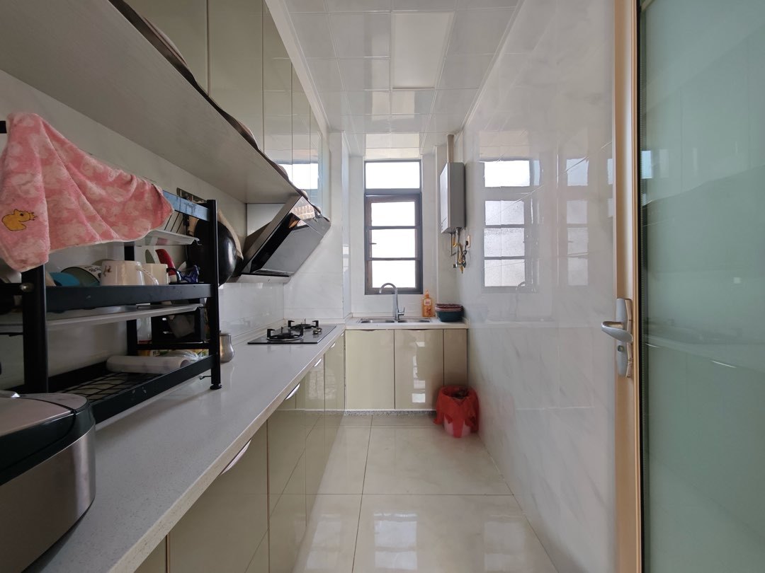 紫润尚城3室2厅1精装修家具家电齐全拎包即住！