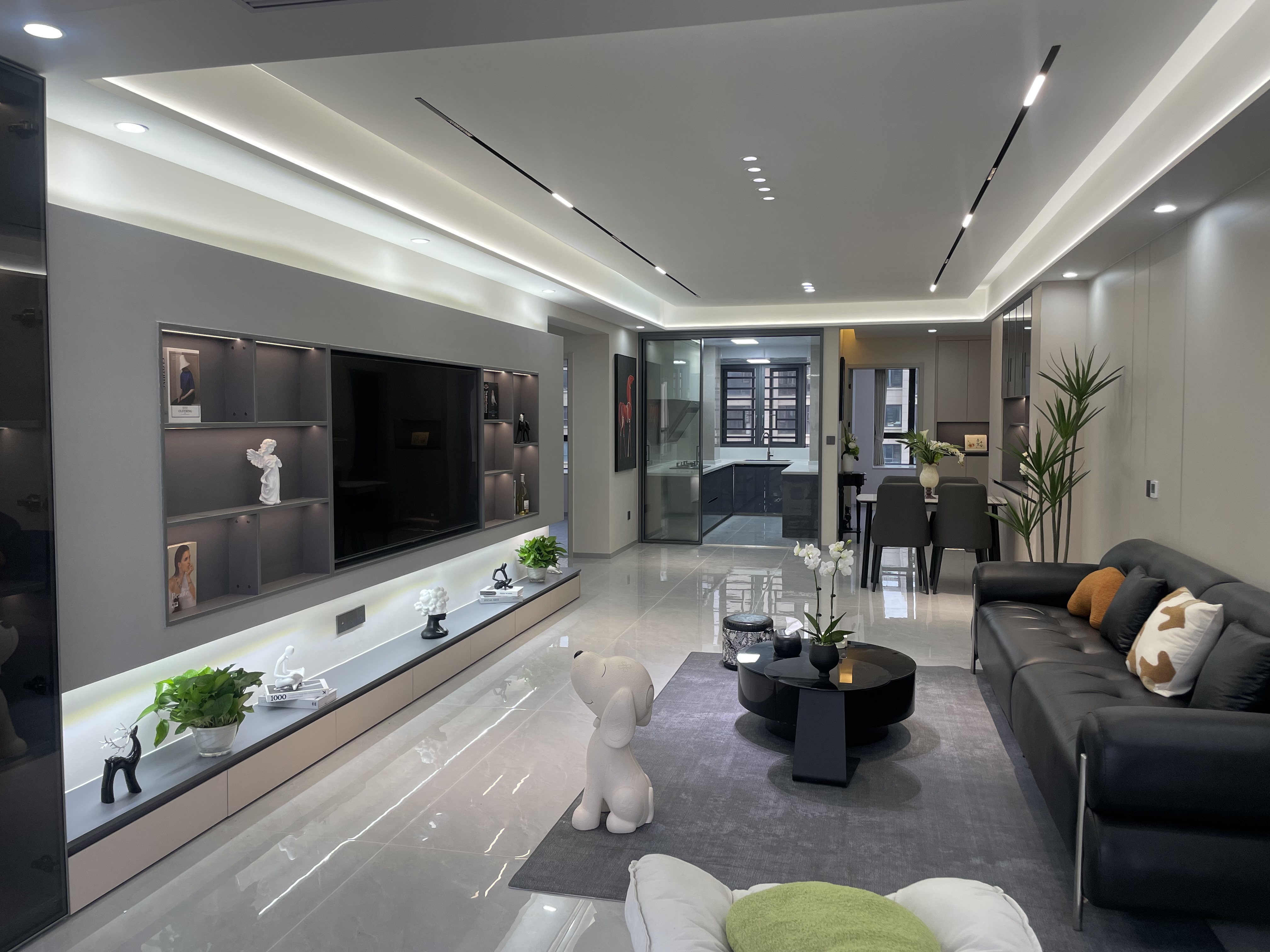 御湖世家3室2厅2卫家具家电齐全适合做婚房年底要结緍的理想选择！