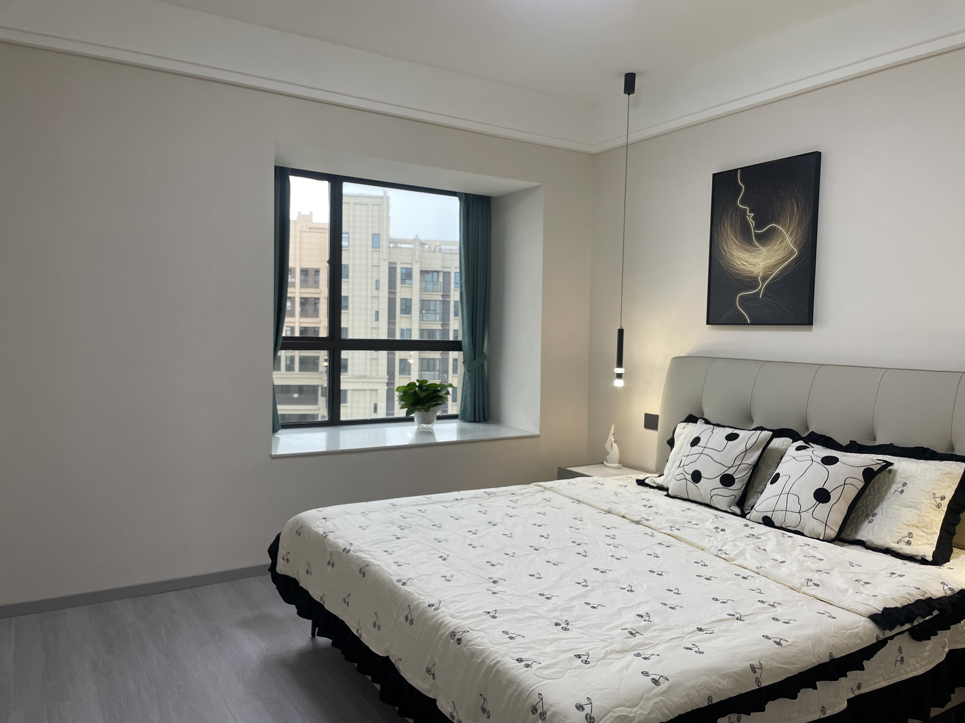 御湖世家3室2厅2卫家具家电齐全适合做婚房年底要结緍的理想选择！