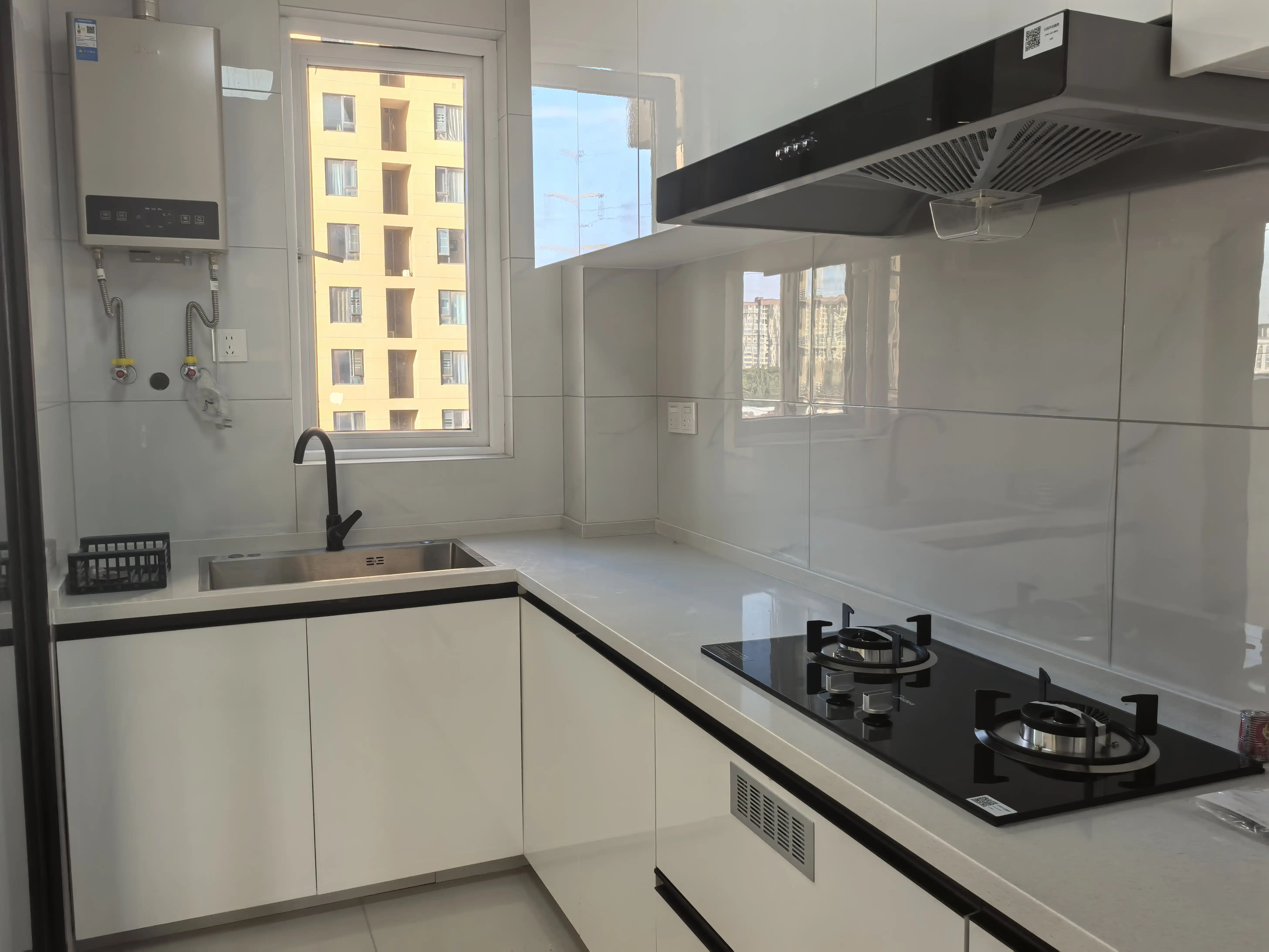 诚心出售，满庭春，精装三房，南北通透双阳台，边户，法式风格，价格好谈