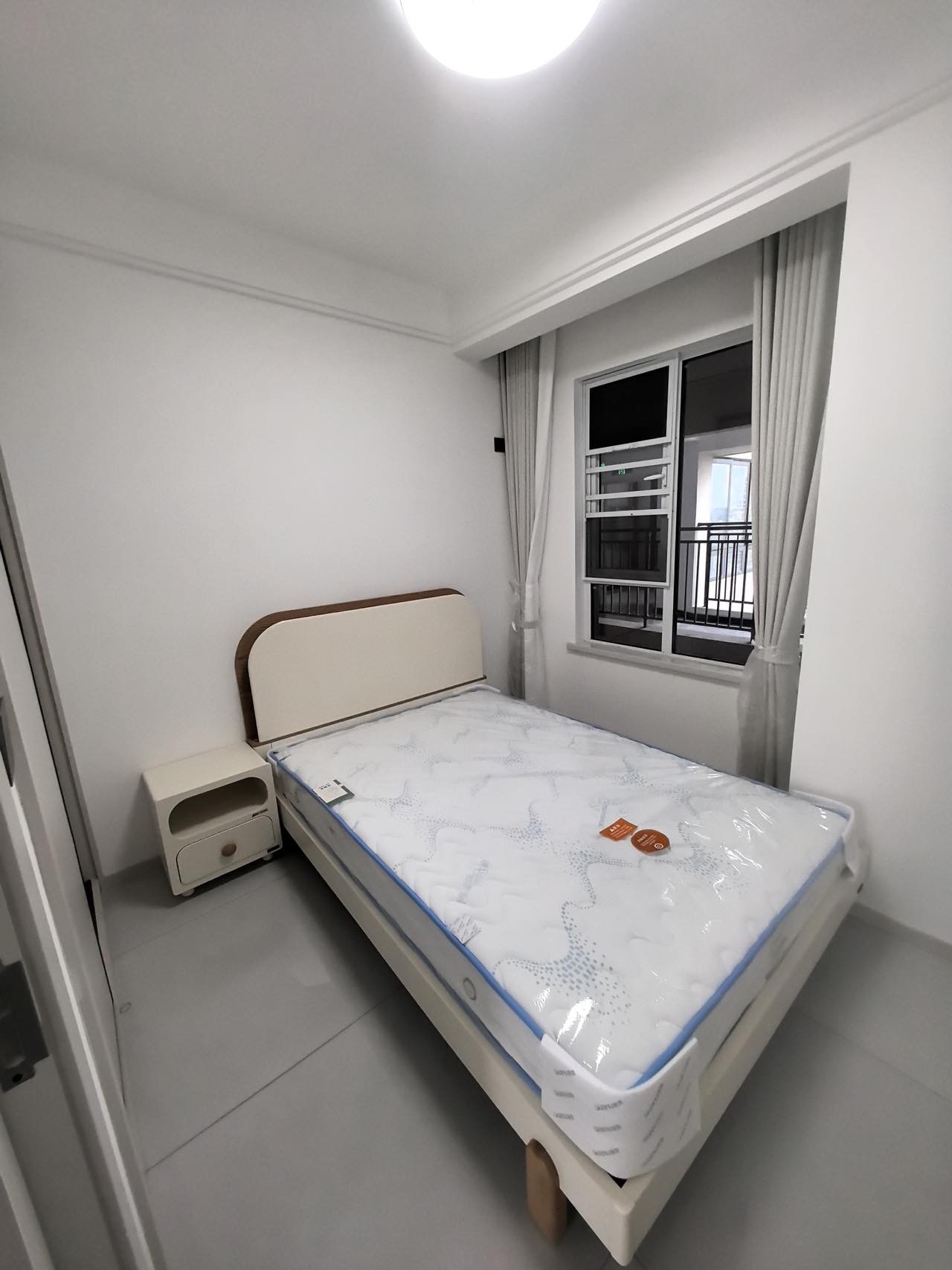 西城名苑2室2厅精装修拎包入住交通便利房东直租