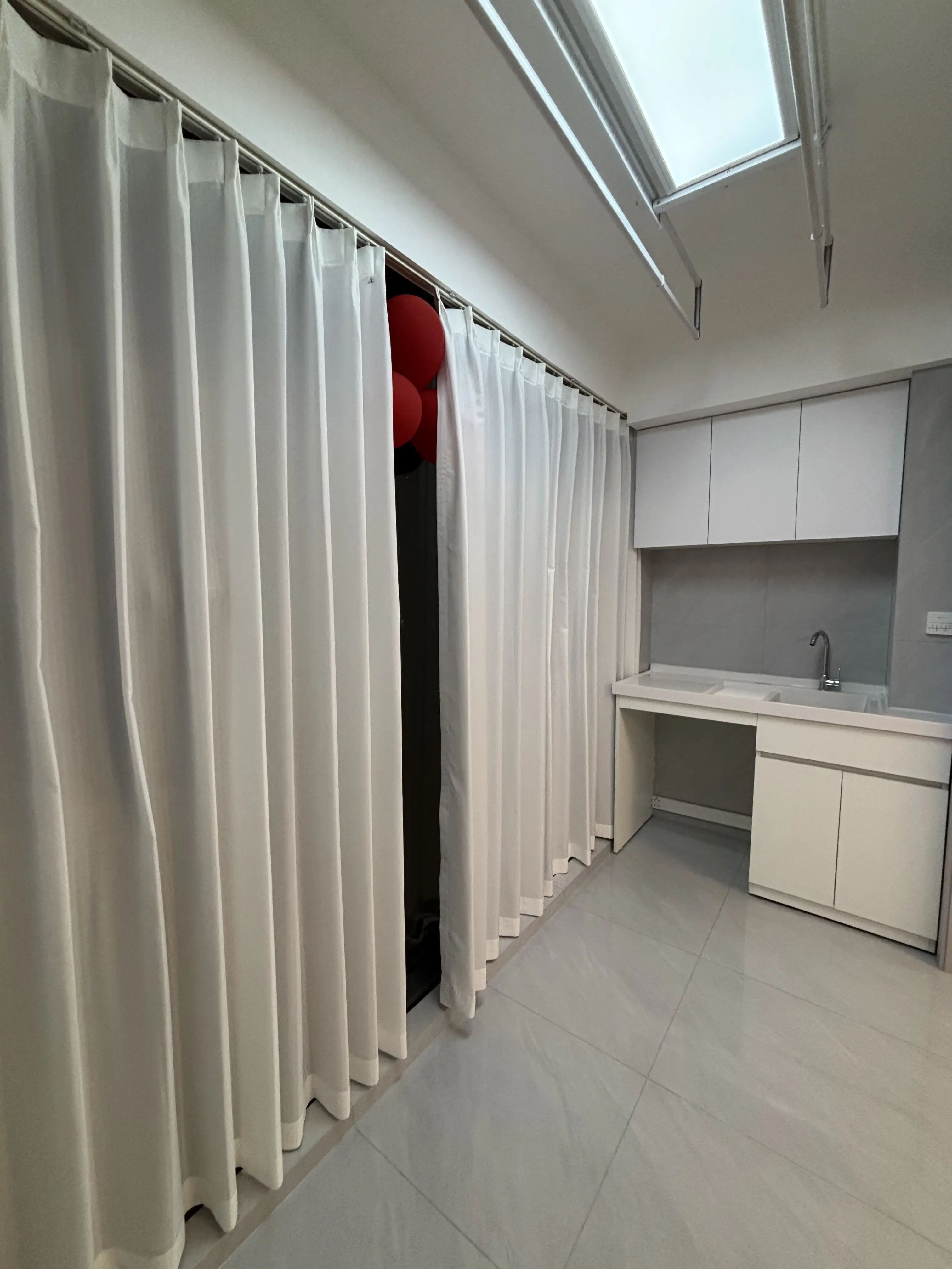 亏本出售，御湖世家，送车位，全新装修婚房，精装三房，好楼层