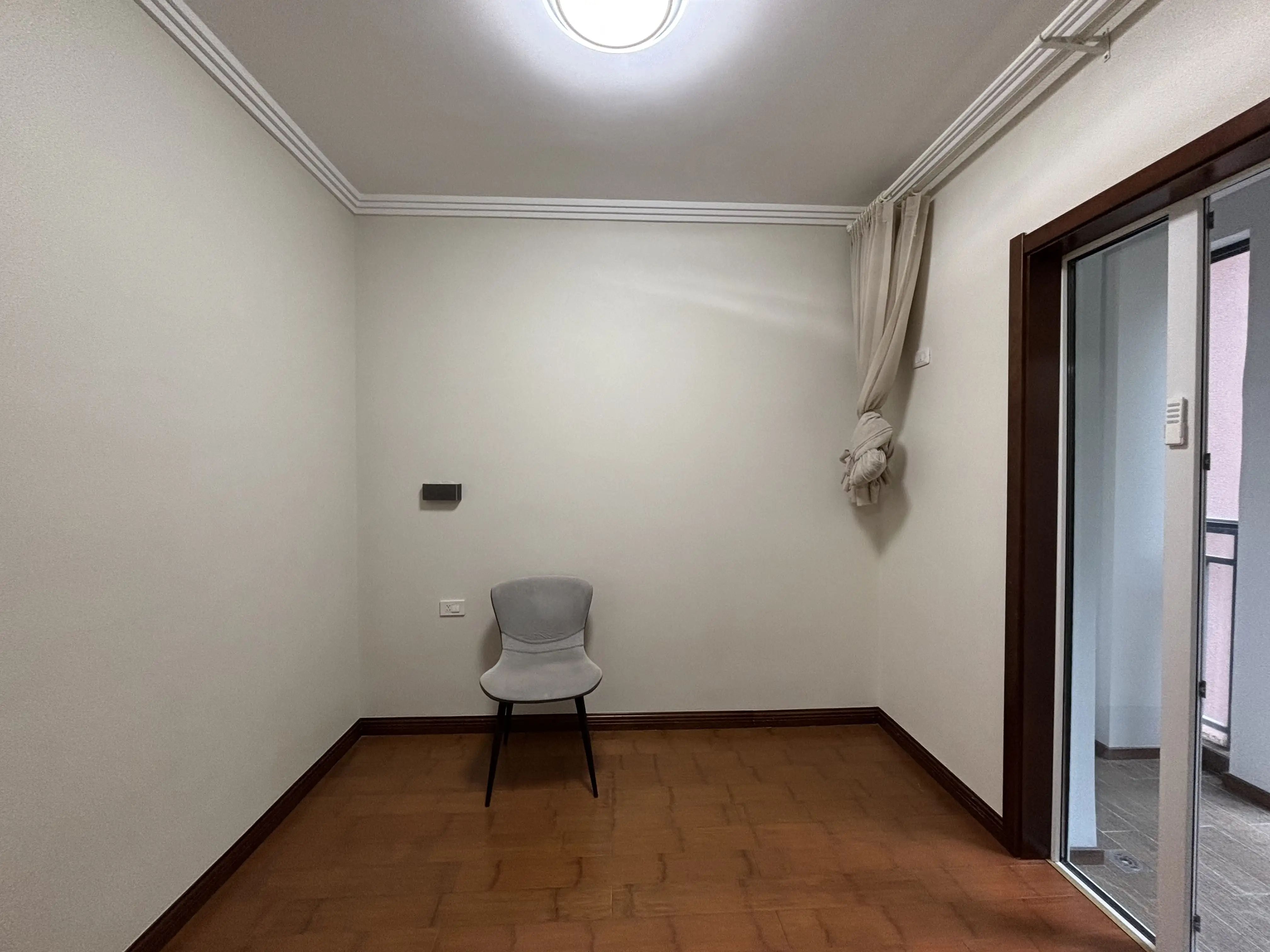 满庭春，边户小高层，精装三房，全屋品牌家具带暖气，单价4千多