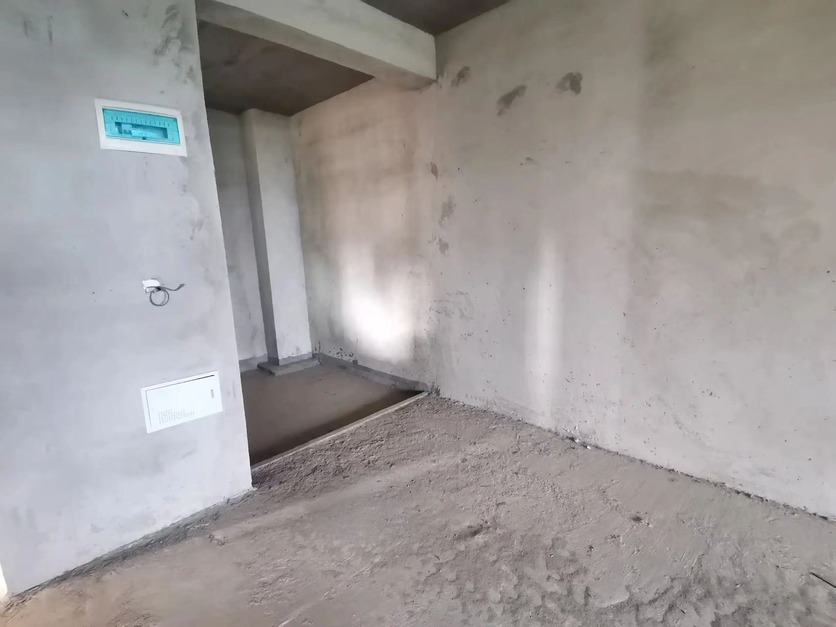 城南，沔阳清华园，毛坯三房两卫，小高层15楼，看中可谈