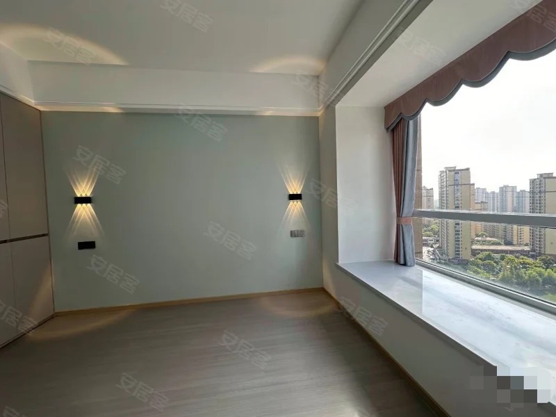 城南，元泰未来城B区，湖景房，精装三房两卫，电梯好楼层19楼，