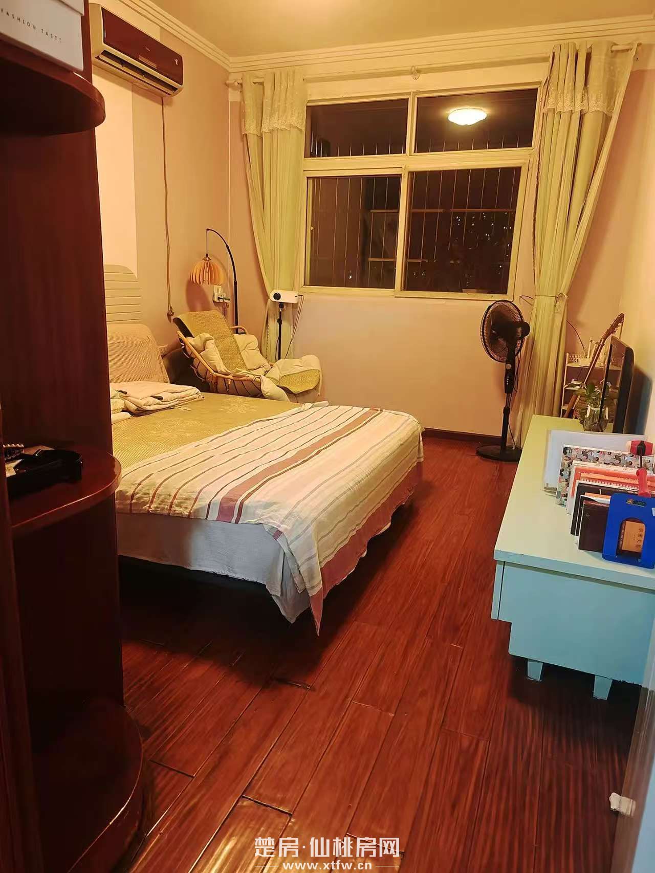 流潭公园正对面满五