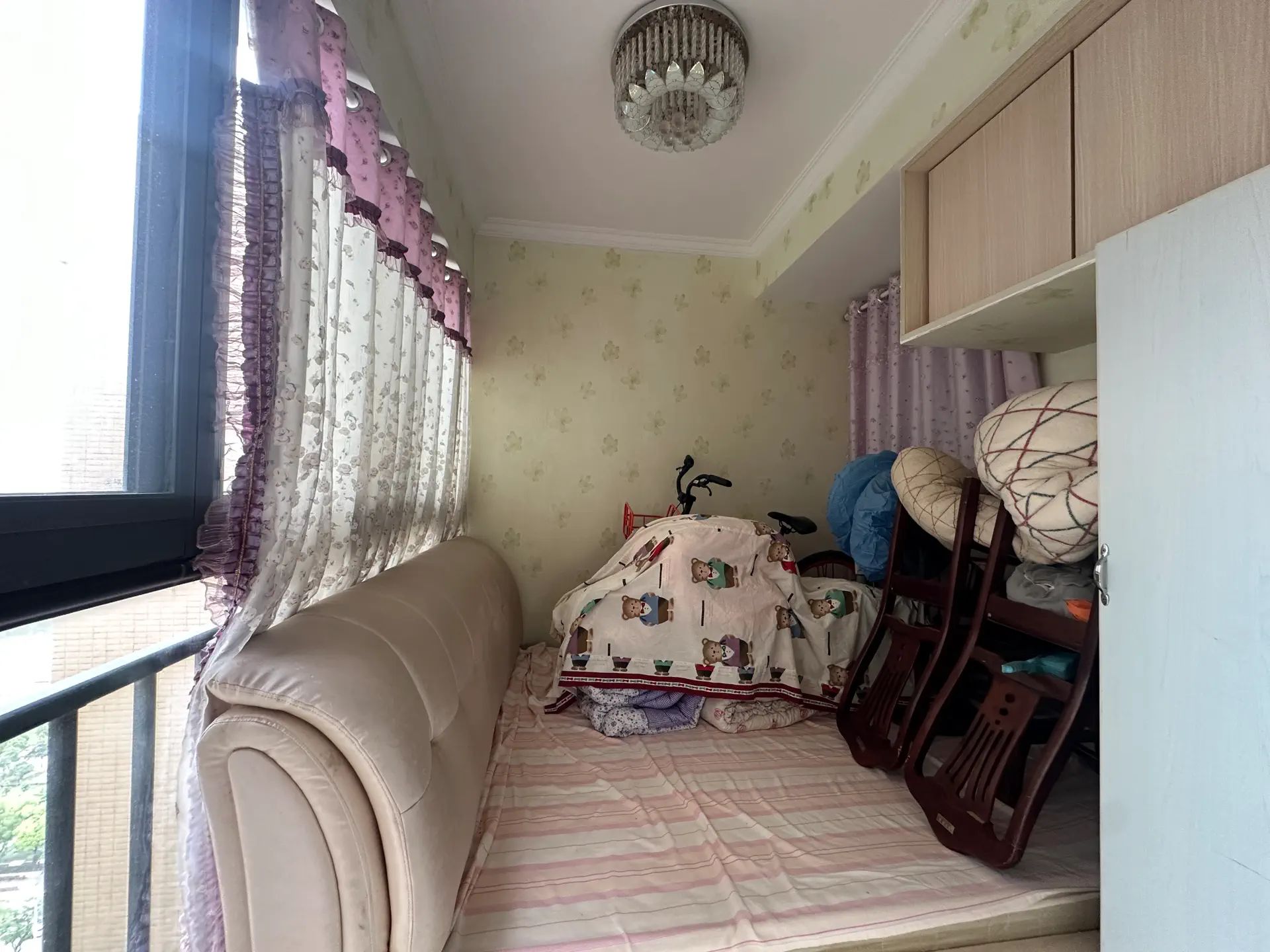 一中旁精装四房，边户，不介意顶楼看过来，地板价！