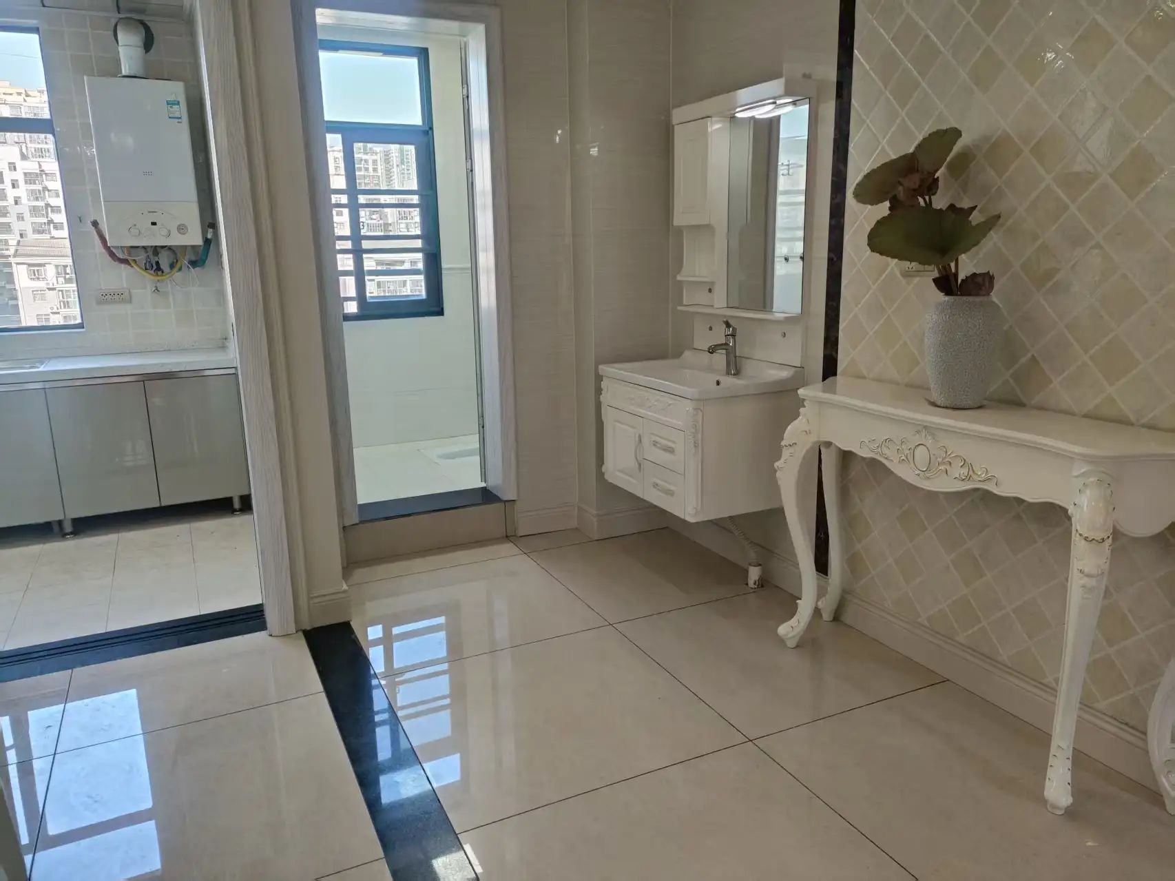 捡漏，城南，新城壹号，精装三房，欧式简约风，单价五千，拎包即住，证满二