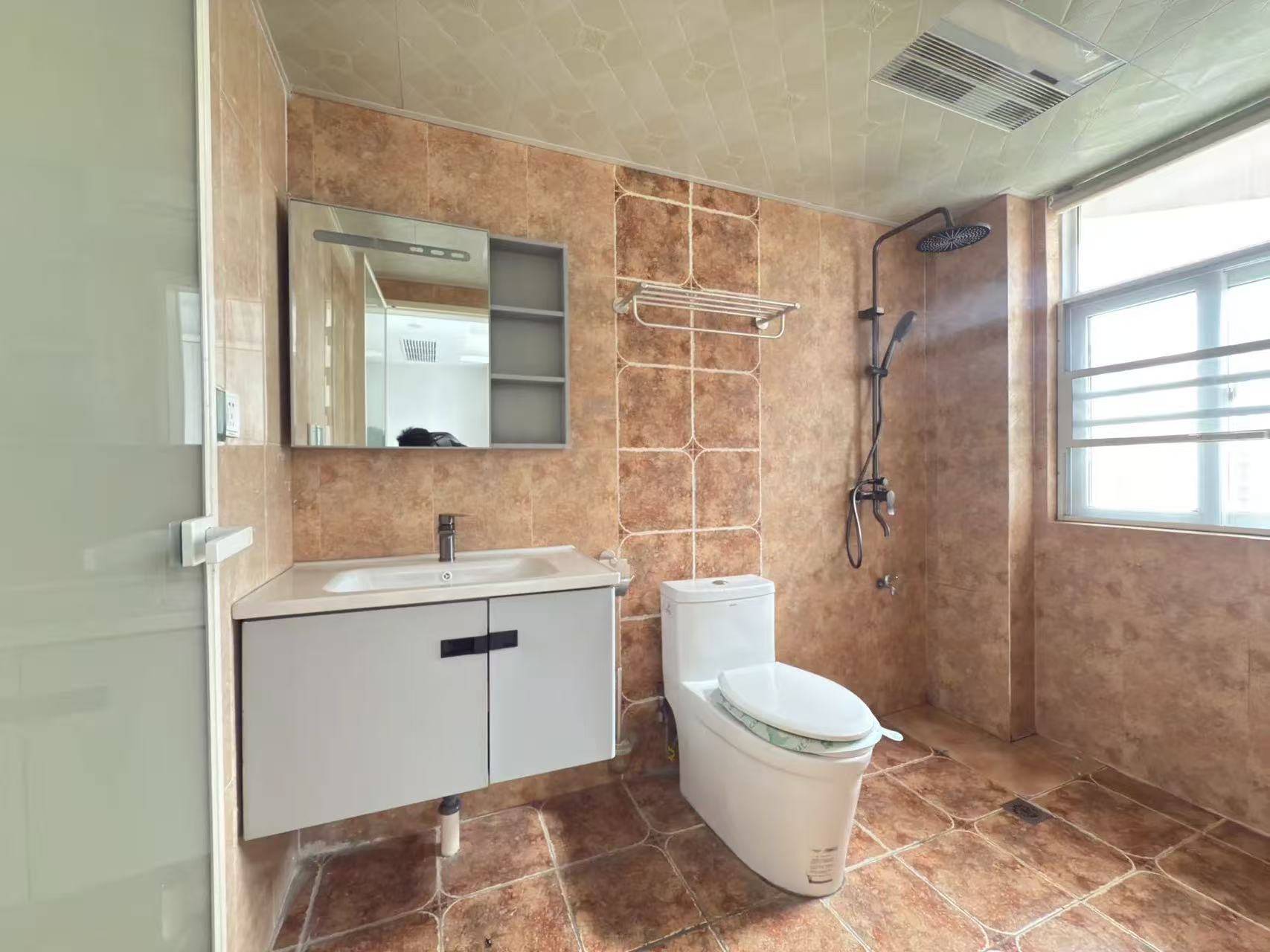 捡漏，城南，福星城，精装大三房，电梯8楼，拎包入住，南北双阳台，满二