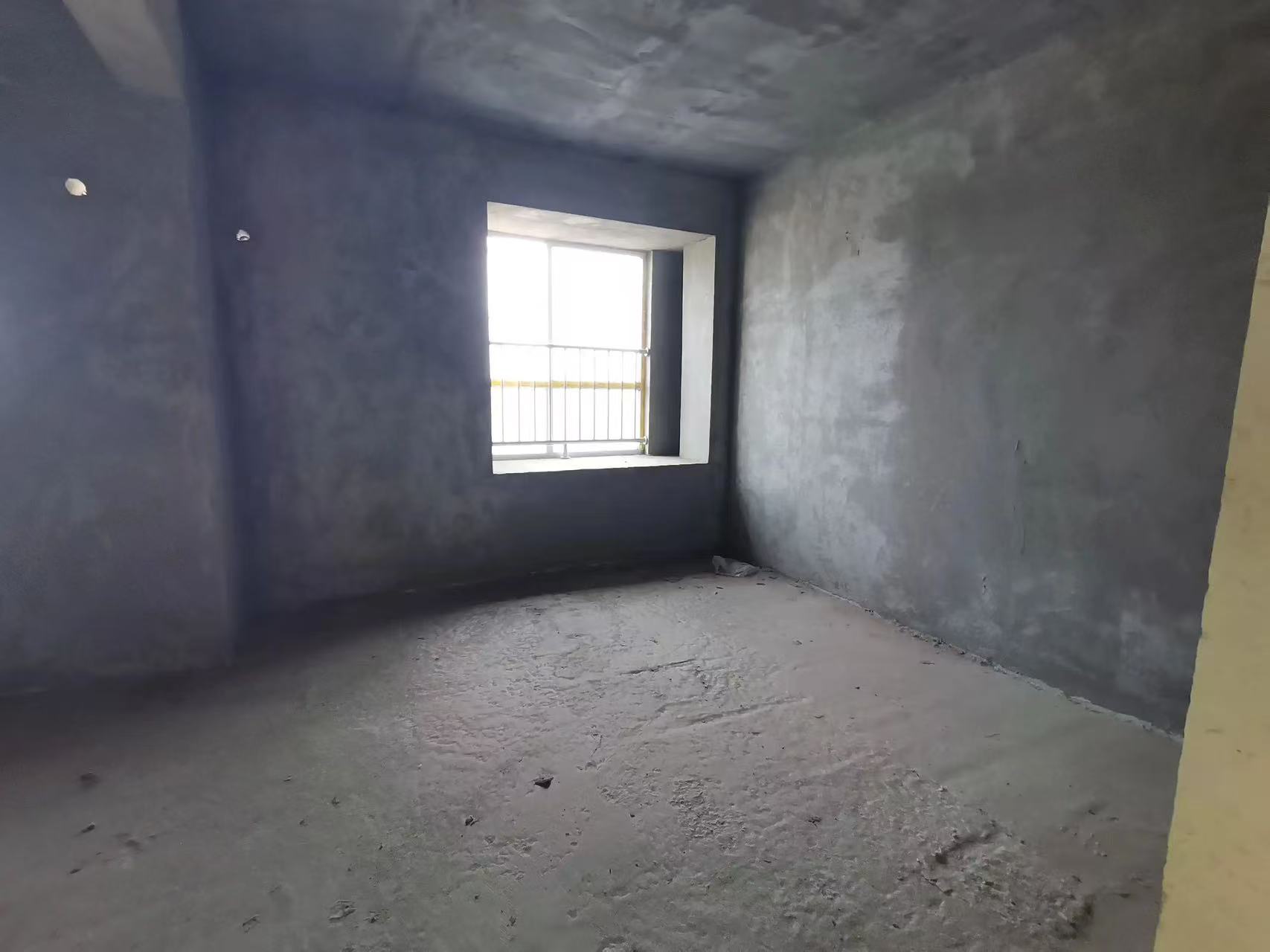 城南，沔阳清华园，毛坯三房两卫，小高层15楼，看中可谈