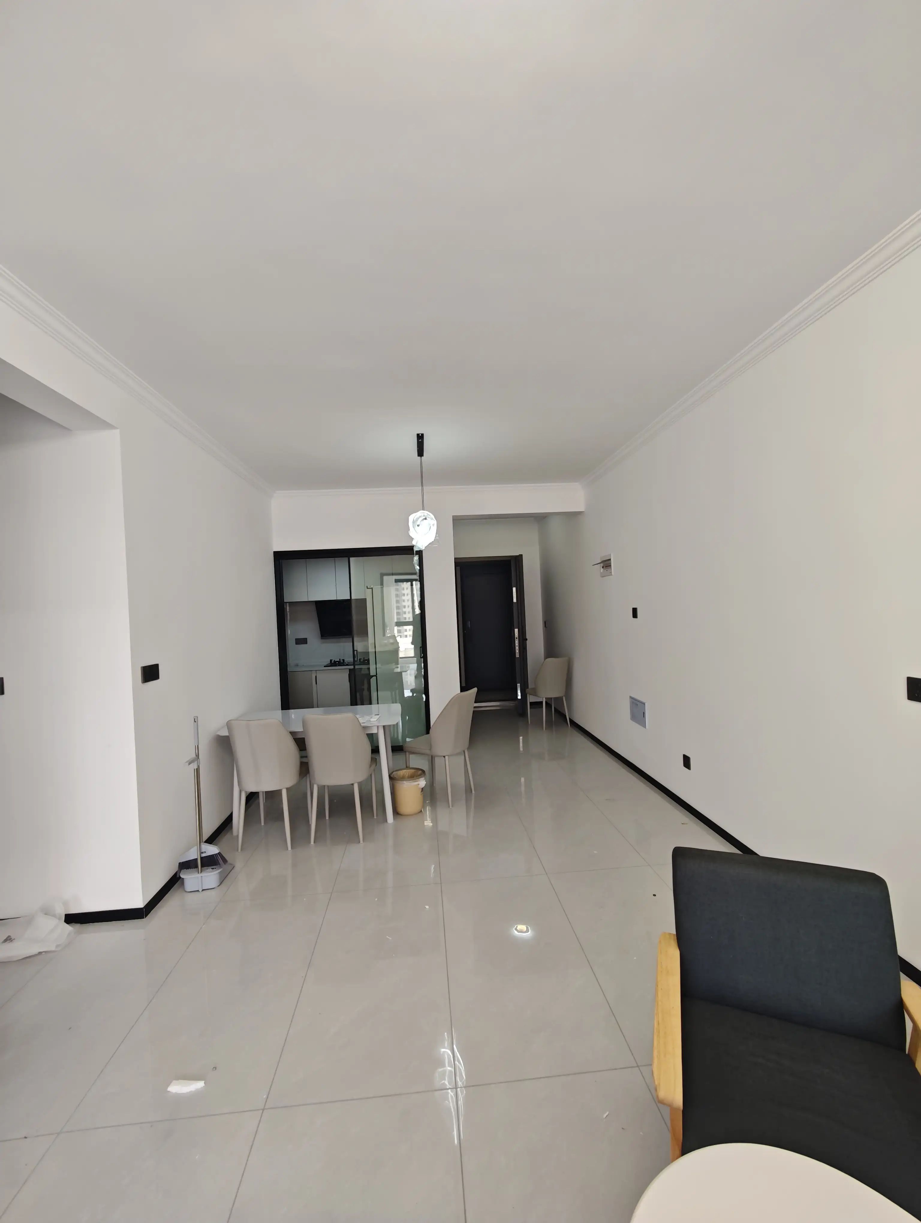 降价了，捡漏，风和日丽，精装三房两卫，单价5千精装，好楼层，阳台外就是三中