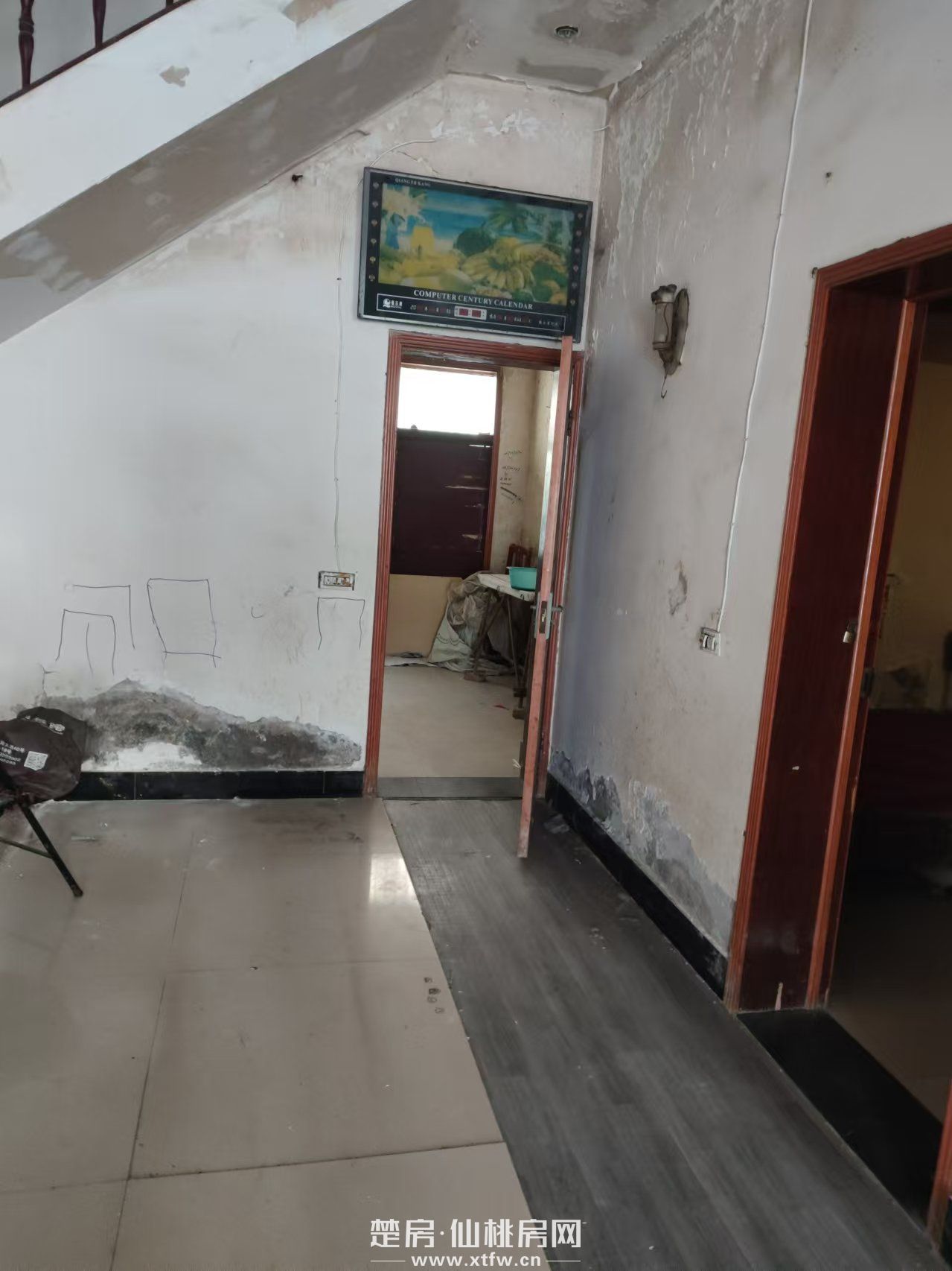 大洪小区大洪路西一巷仙桃中学三层私房诚心出售，可开厂房电商办公，可以做门面，车可以停屋内或门口，中介勿扰！