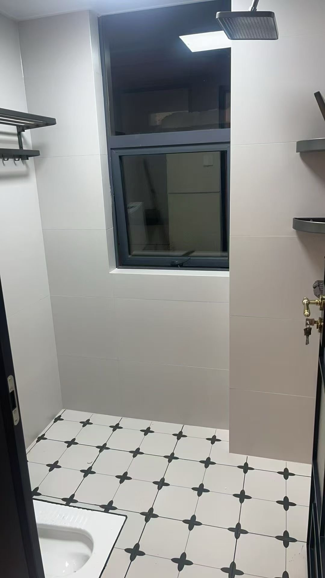 ​城‮吾，南‬悦旁，元泰未来城c区，​全新‮修装‬中‬古风​，精装三房，满2年