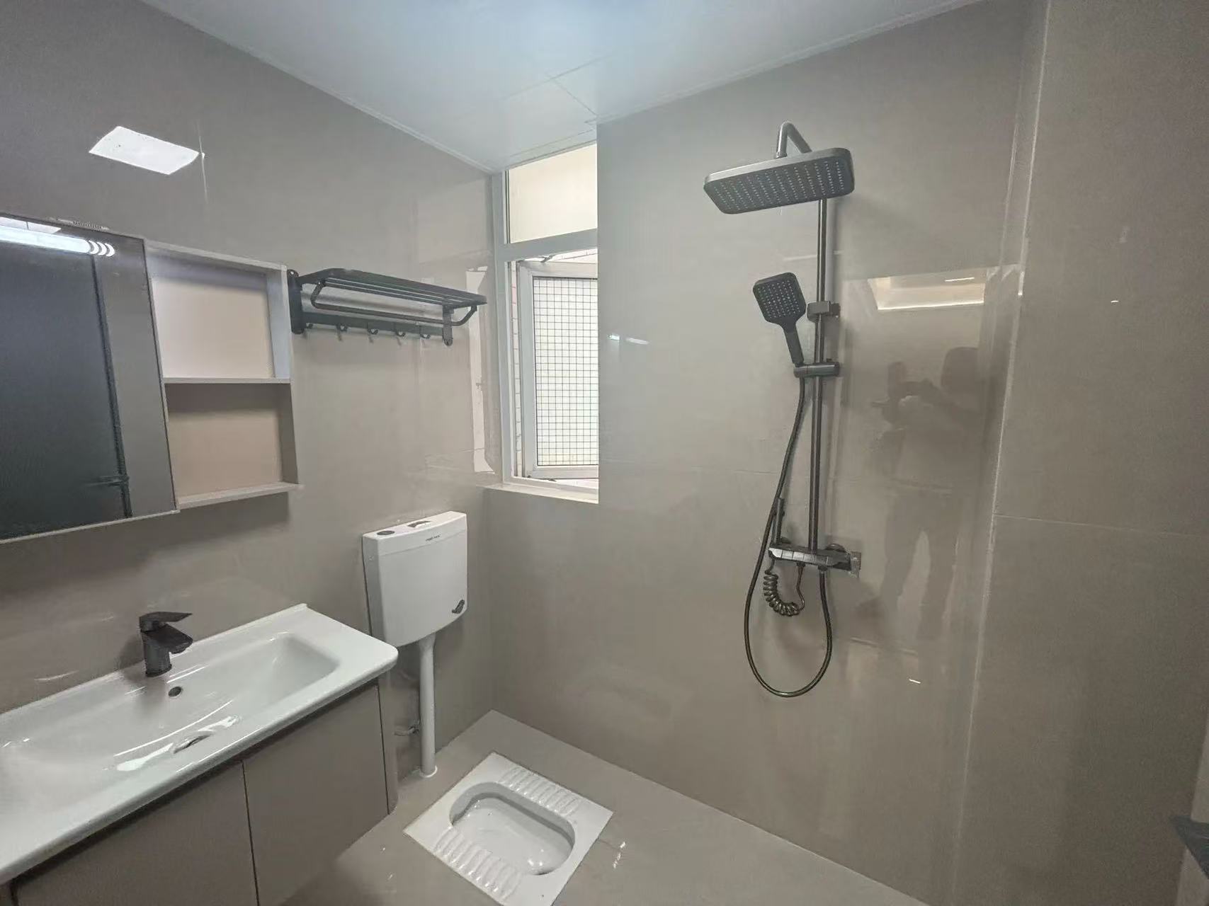 城南，元泰三中旁，汉江景苑，电梯小高层，精装三房，证满二